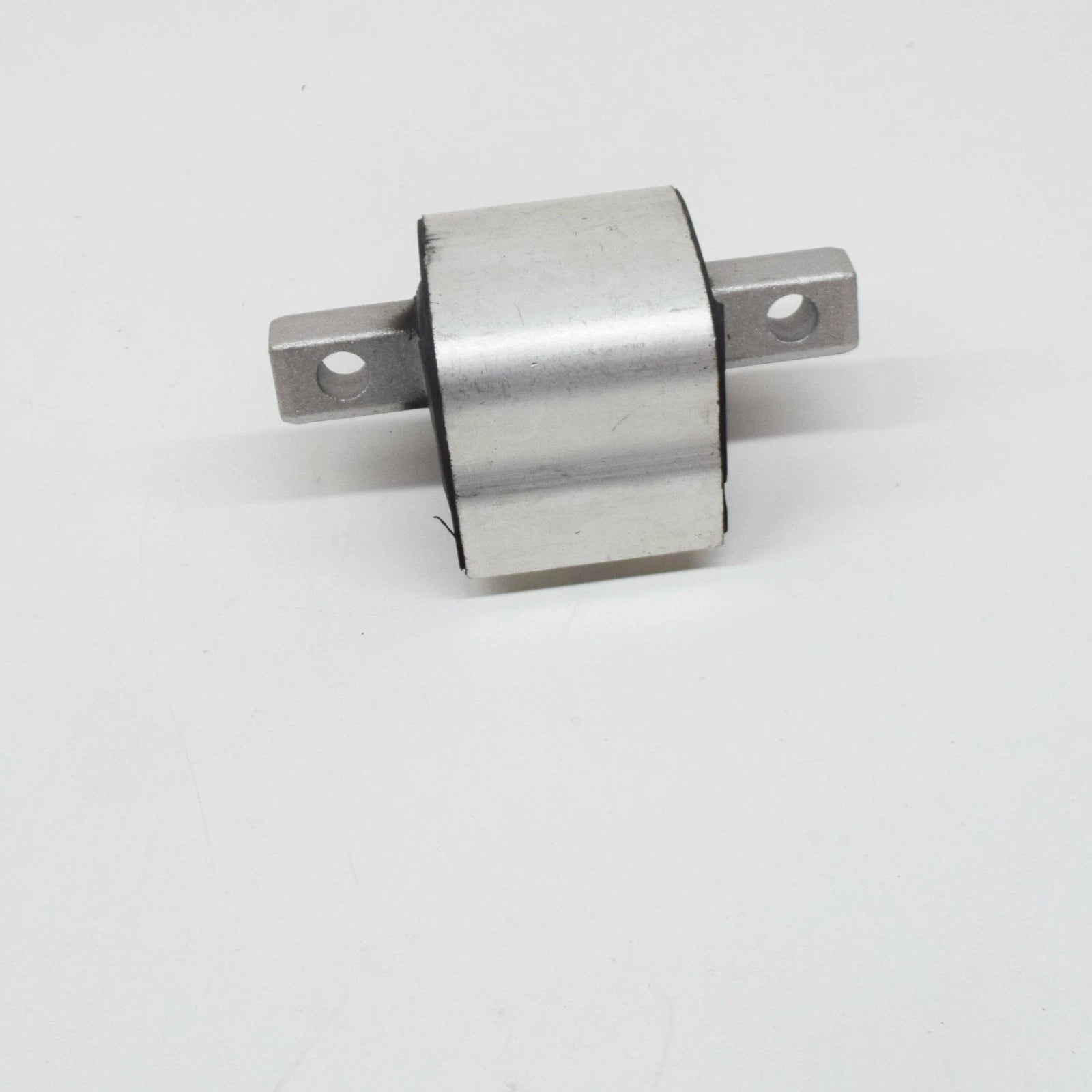 NEW MERCEDES-BENZ E W212 REAR ENGINE SUPPORT A2122401618