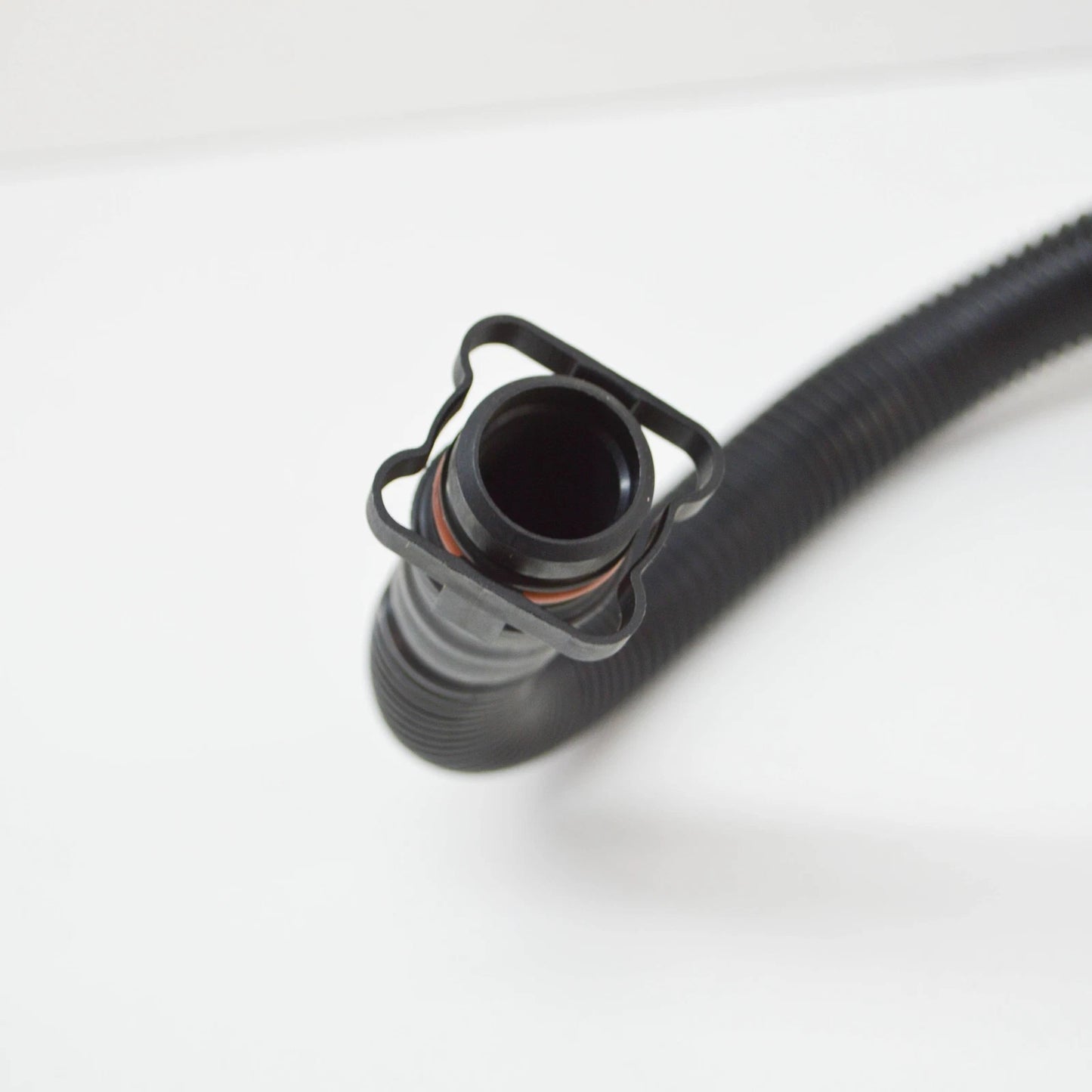 NEW AUDI A4 B7 CRANKCASE BREATHER HOSE 06F103235A