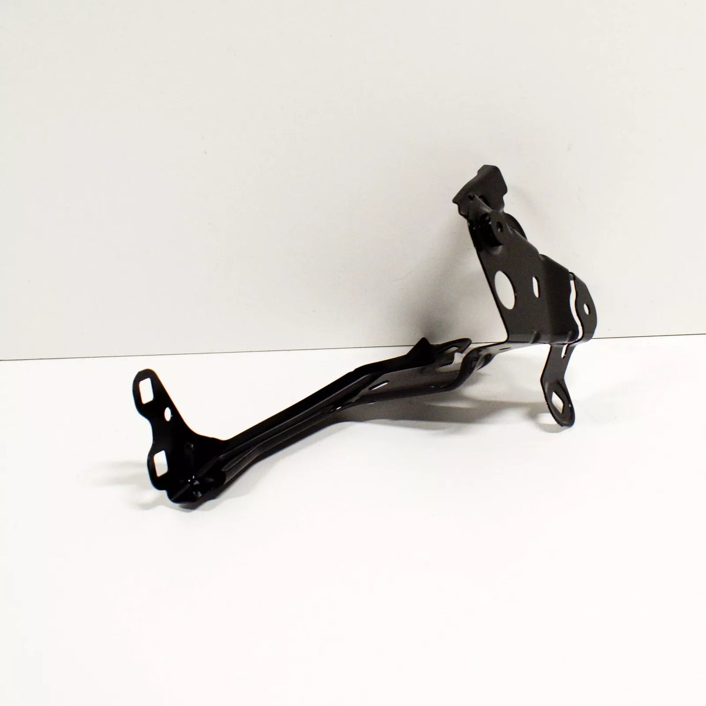 NEW BMW 5 G30 FRONT LEFT SIDE PANEL BRACKET 41007440423 ORIGINAL