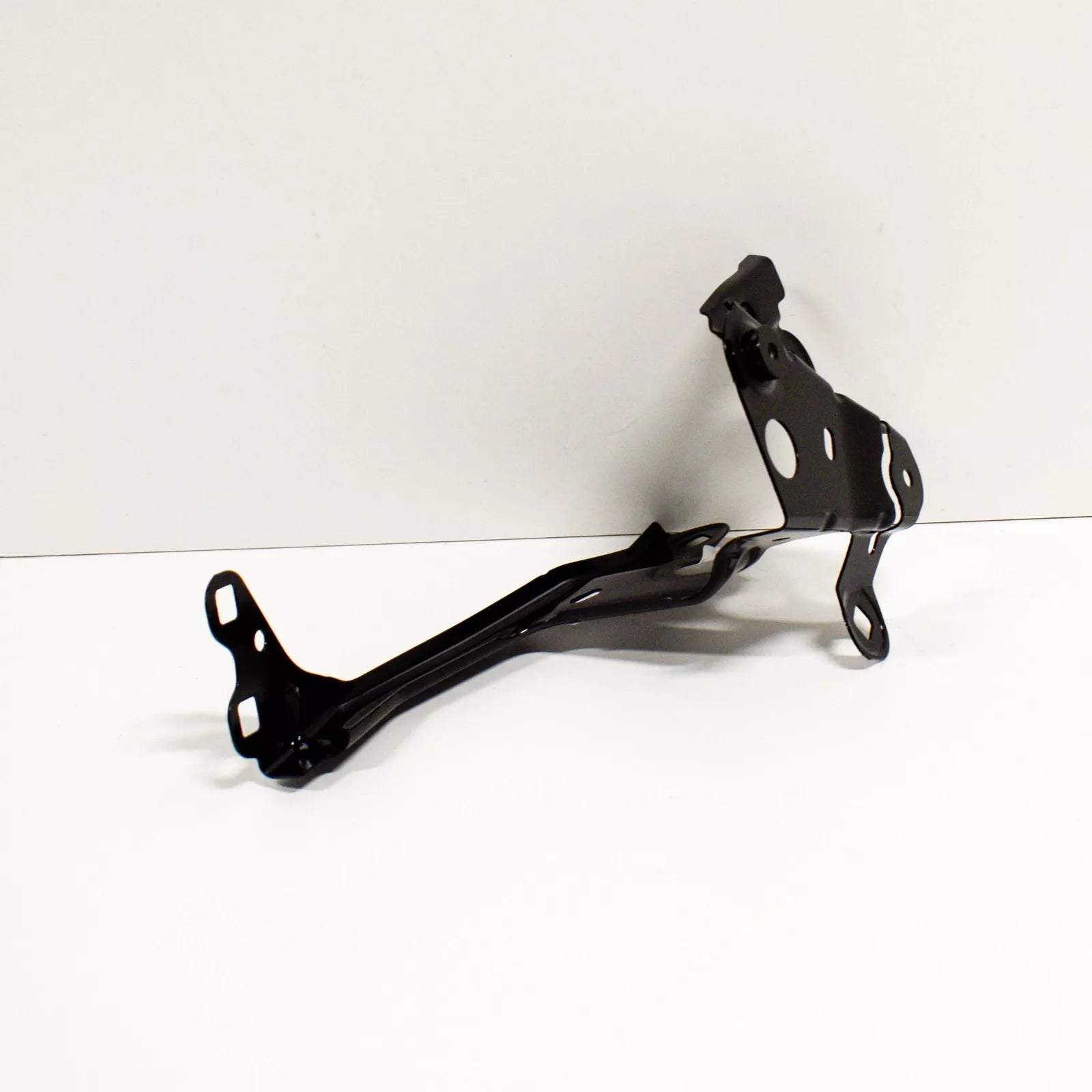 NEW BMW 5 G30 FRONT LEFT SIDE PANEL BRACKET 41007440423 ORIGINAL