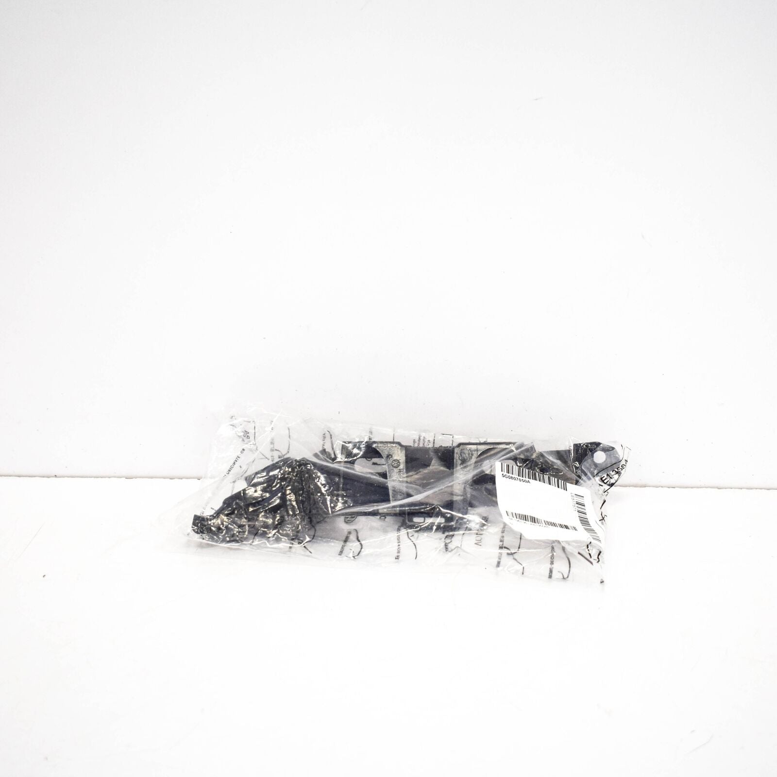 NEW VW GOLF MK7 FRONT BUMPER RIGHT SIDE BRACKET HOLDER 5G0807050A ORIGINAL