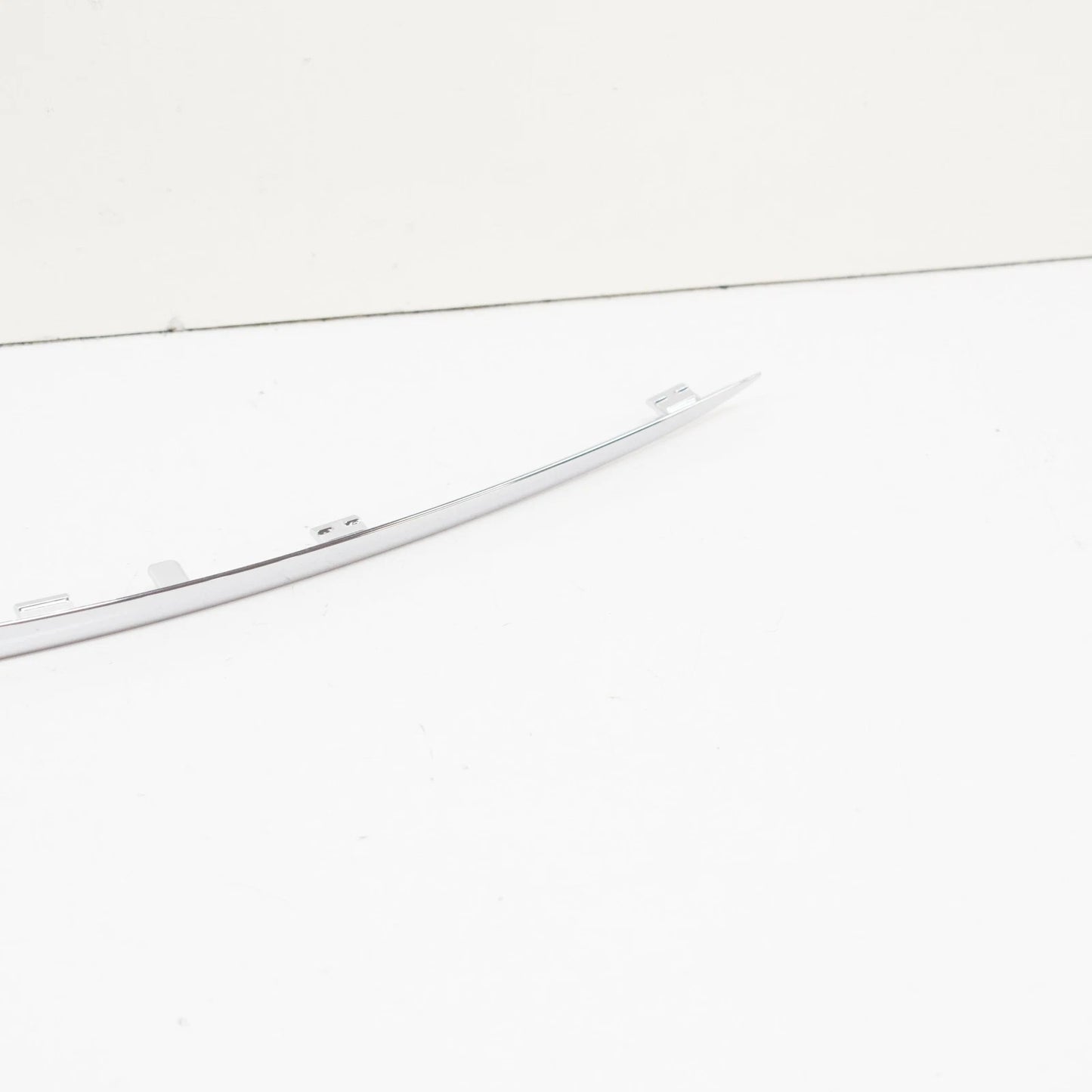 NEW MB E S211 FRONT BUMPER LEFT LOWER MOULDING A2118852321