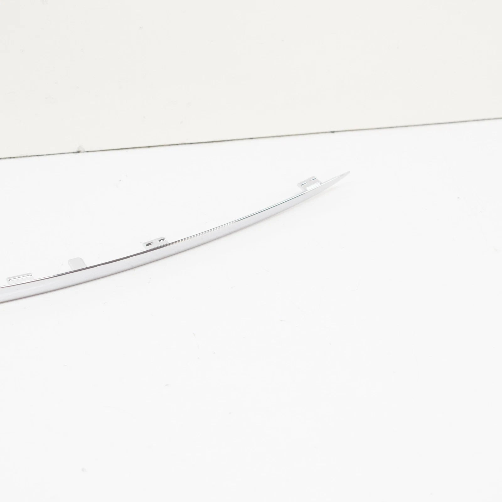 NEW MB E S211 FRONT BUMPER LEFT LOWER MOULDING A2118852321