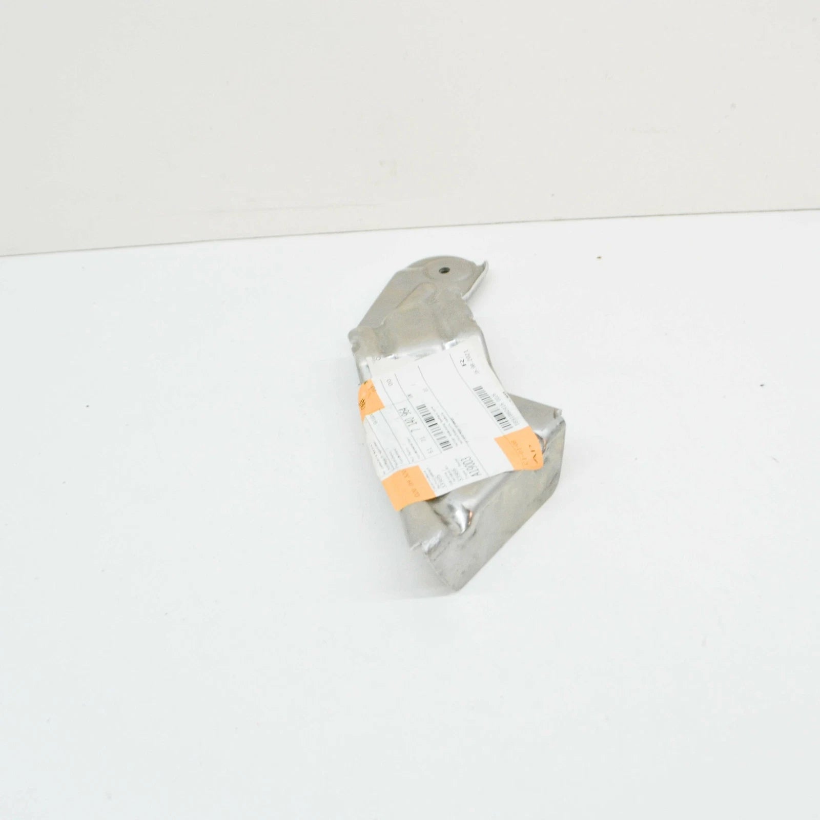 NEW BMW 5 E60 FRONT RIGHT WHEEL HOUSING COVERING BRACKET 51717140964 ORIGINAL