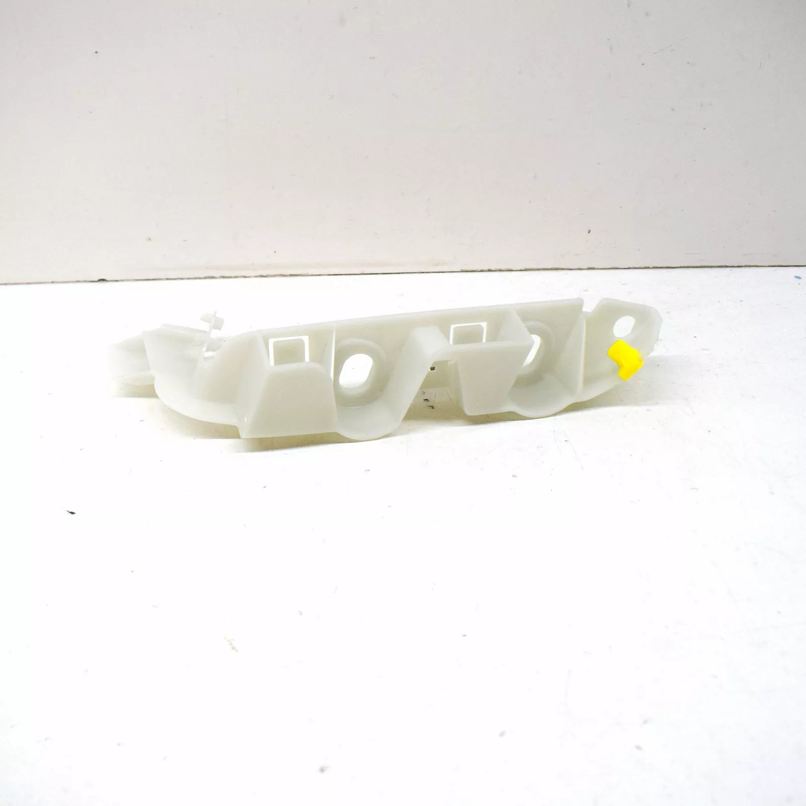 NEW AUDI A4 B9 FRONT LEFT BUMPER BRACKET GUIDE UPPER 8W0807283E ORIGINAL