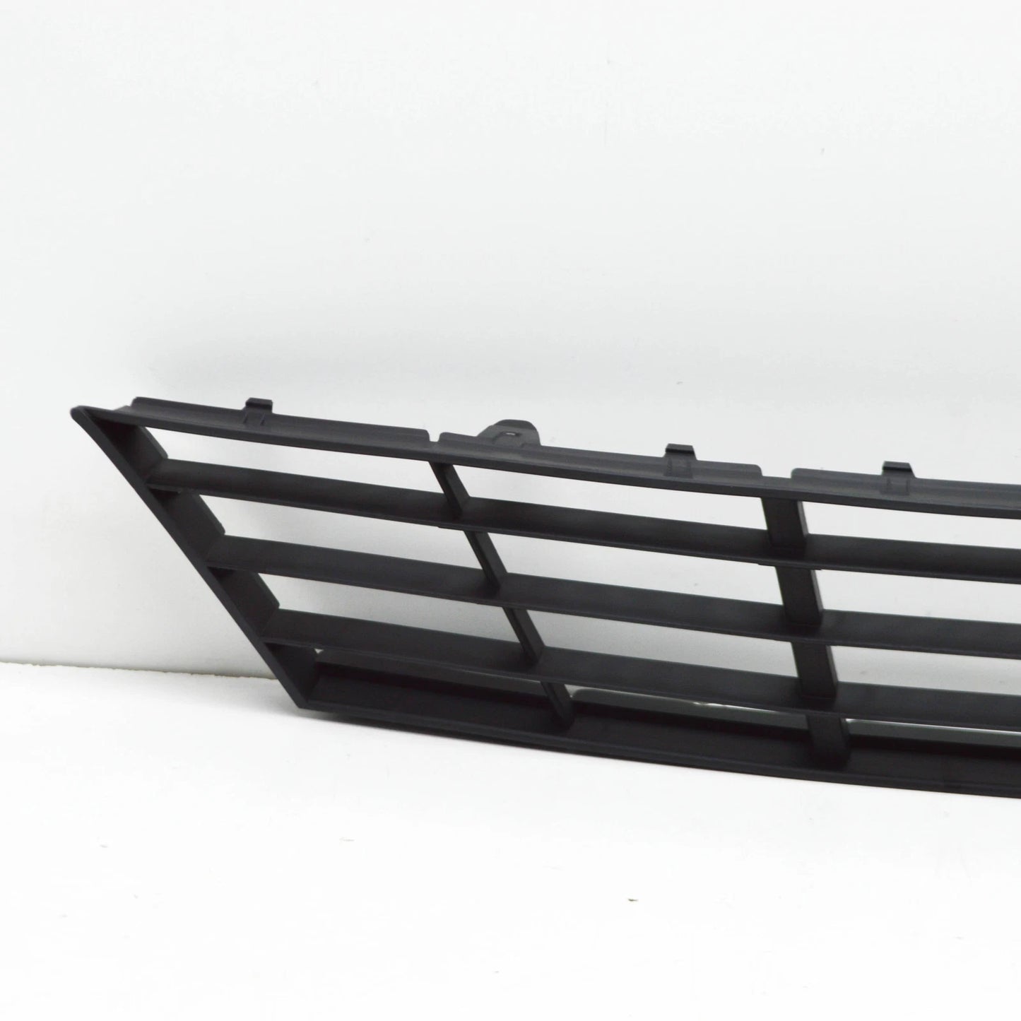 NEW BMW 5 GT F07 FRONT BUMPER LOWER CENTER GRILLE 51117331666 2015 ORIGINAL