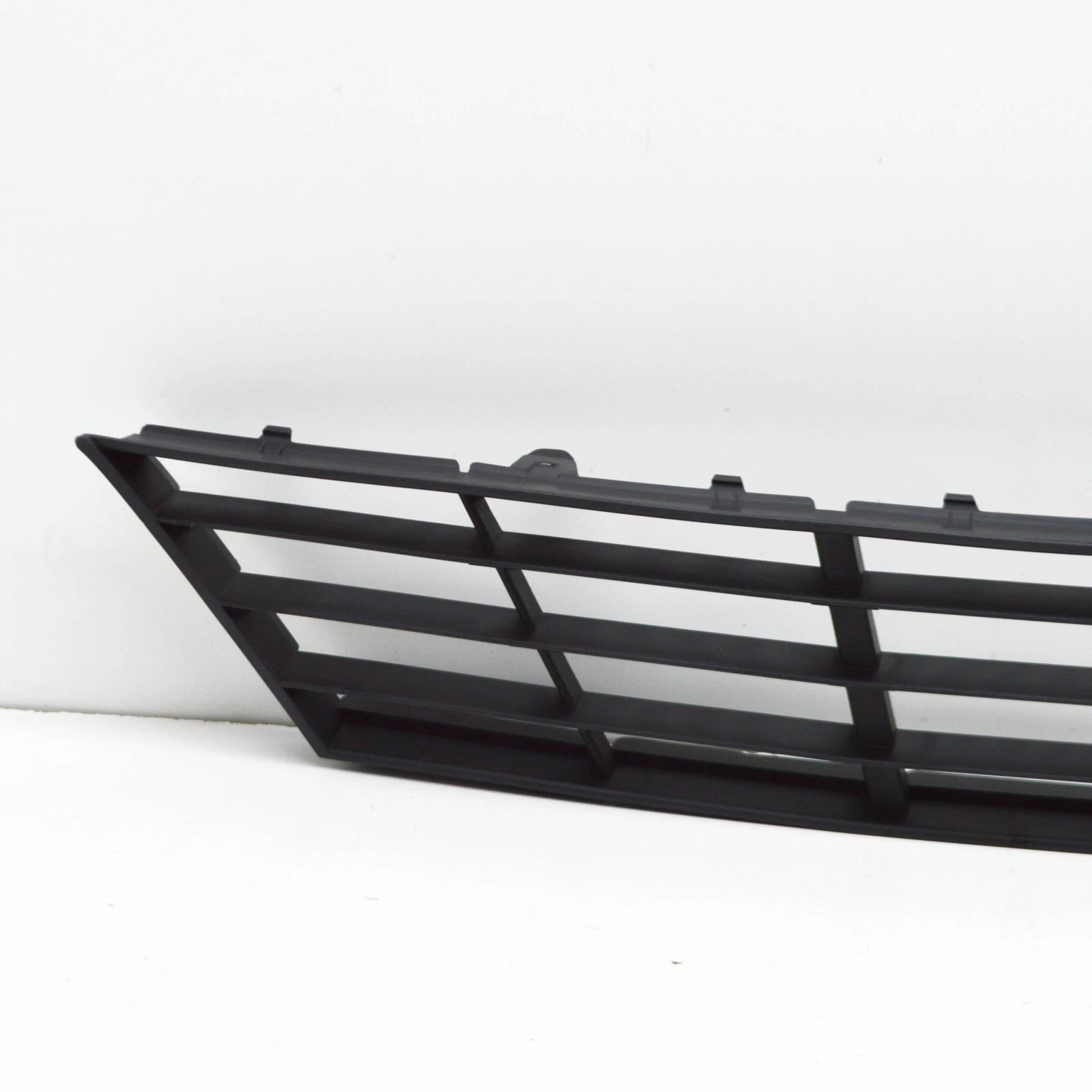 NEW BMW 5 GT F07 FRONT BUMPER LOWER CENTER GRILLE 51117331666 2015 ORIGINAL