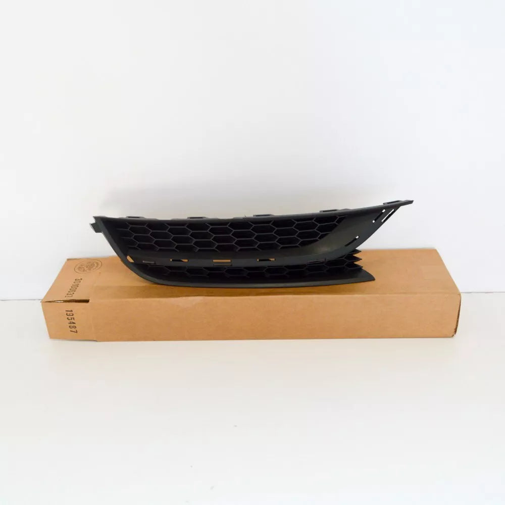 NEW VOLKSWAGEN PASSAT B7 FRONT BUMPER RIGHT LOWER GRILLE 561853666C9B9 ORIGINAL