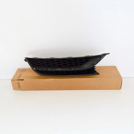 NEW VOLKSWAGEN PASSAT B7 FRONT BUMPER RIGHT LOWER GRILLE 561853666C9B9 ORIGINAL