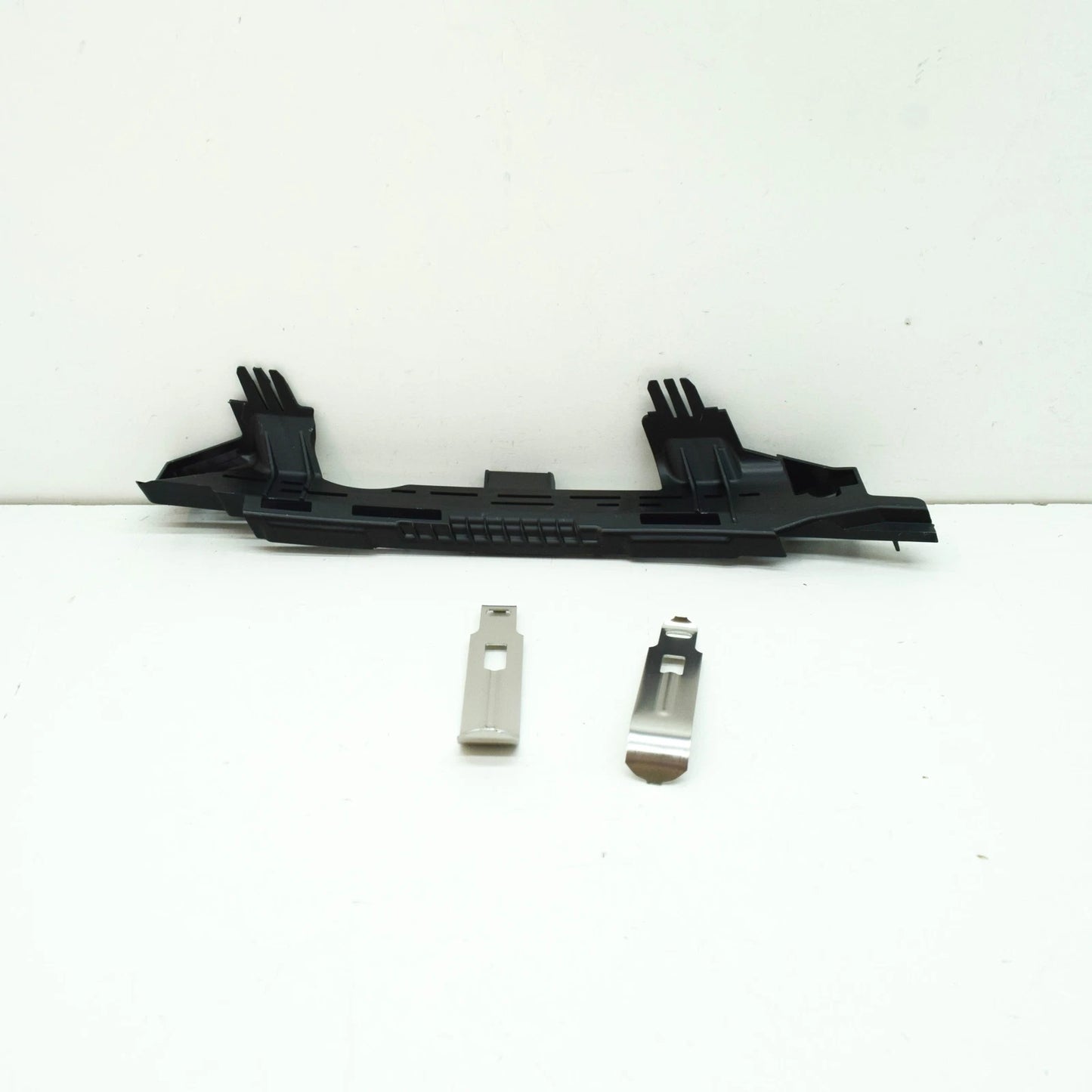 NEW BMW 6 GRAN TURISMO G32 RIGHT HEADLIGHT BRACKET MOUNT 63117461890 ORIGINAL