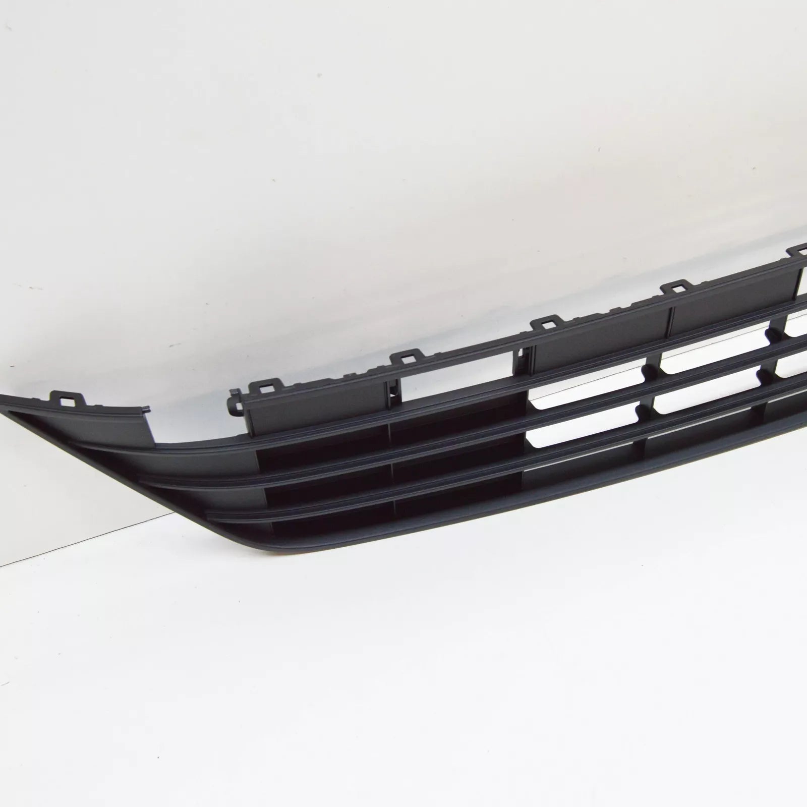 NEW VW TOUAREG 7P FRONT LOWER CENTER BUMPER GRILLE 7P6853677B9B9 ORIGINAL