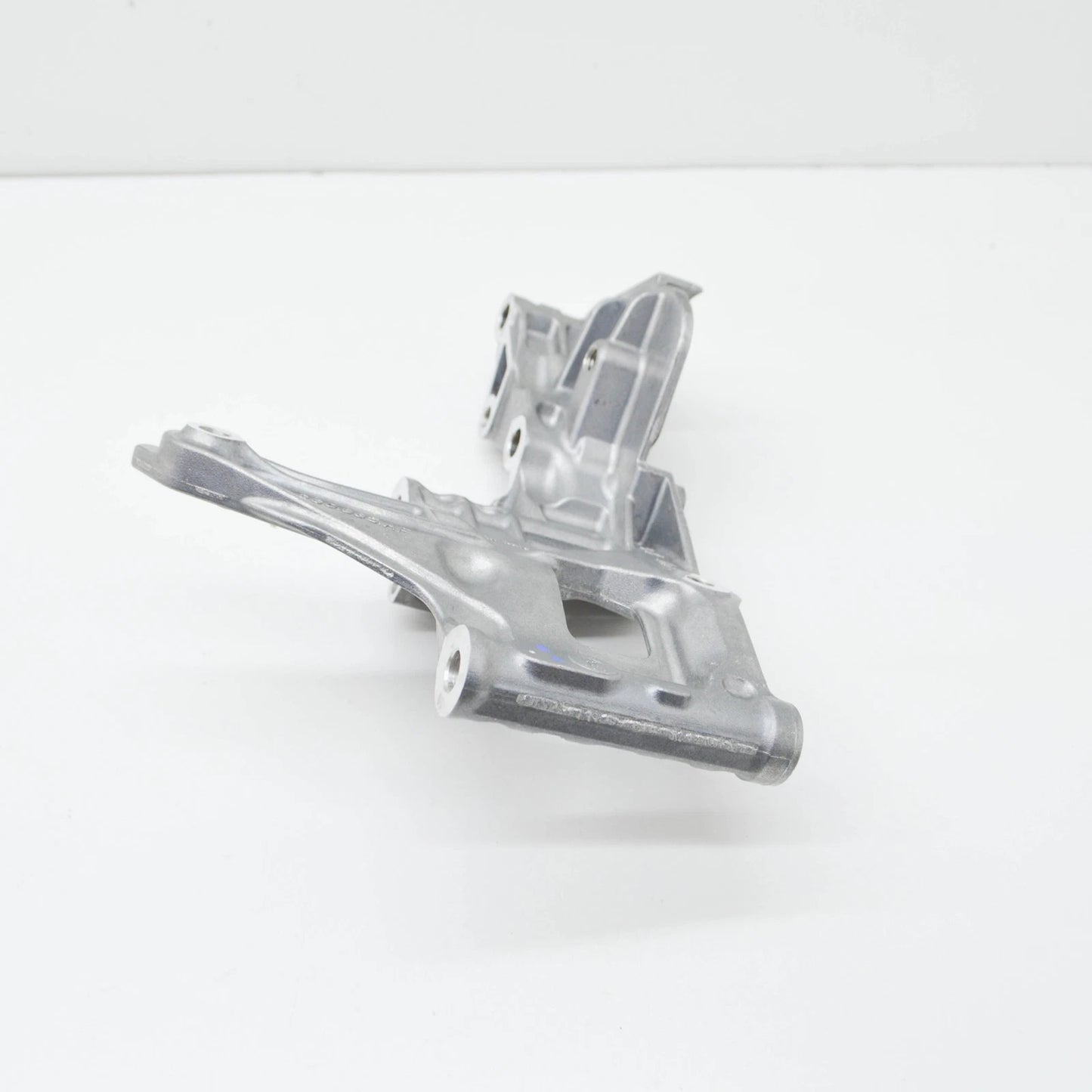 NEW AUDI A6 C8 A/C COMPRESSOR BRACKET 06M260885AF