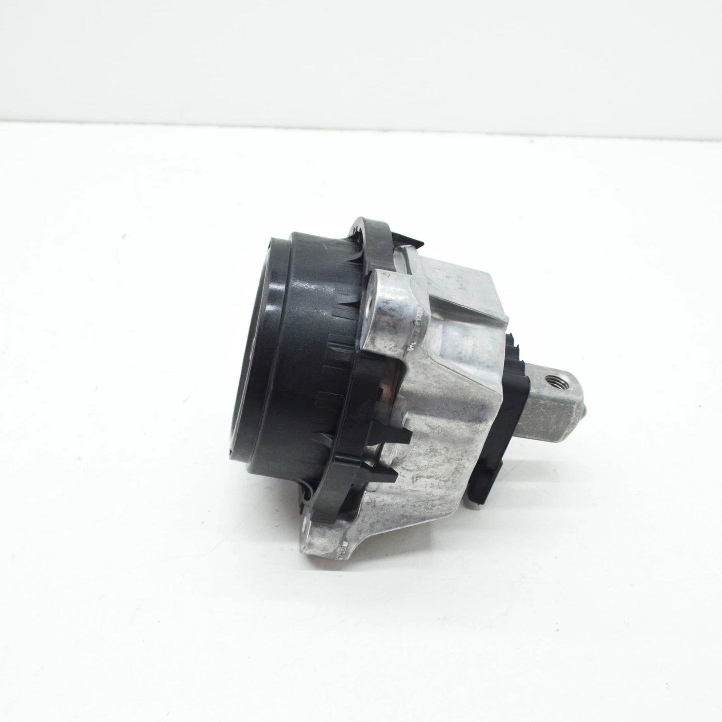 NEW BMW 5 G30 RIGHT SIDE ENGINE MOUNT 22116860472 ORIGINAL