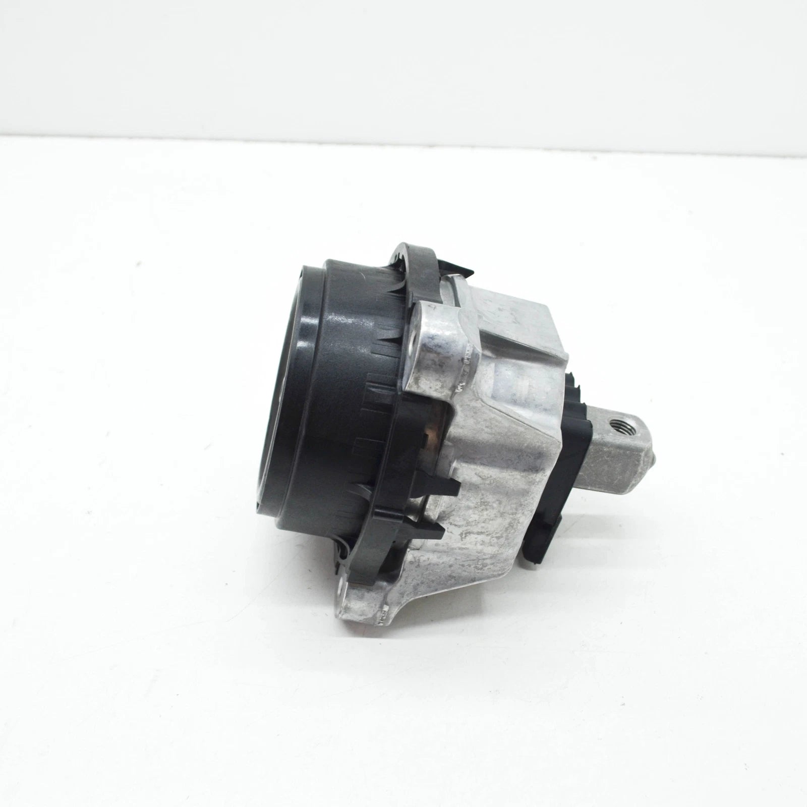 NEW BMW 5 G30 RIGHT SIDE ENGINE MOUNT 22116860472 ORIGINAL