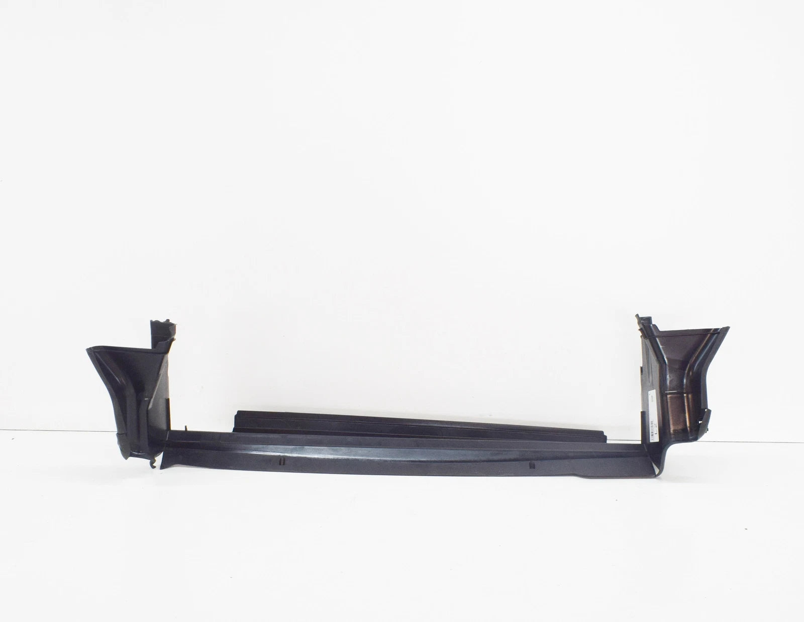 NEW MERCEDES-BENZ C W205 RADIATOR BOTTOM AIR DUCT A2055050330 ORIGINAL