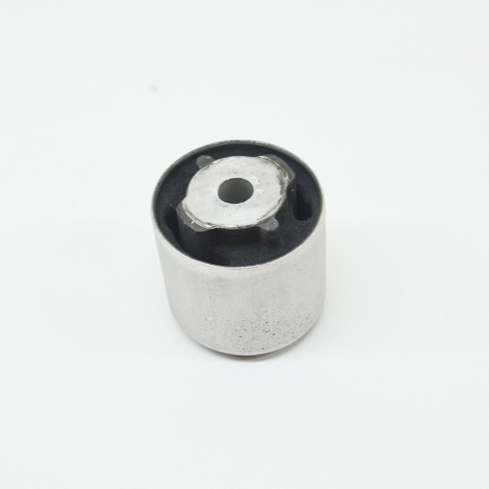 NEW VW TOUAREG 7L FRONT DIFFERENTIAL BONDED RUBBER BUSH 7L0525337B ORIGINAL