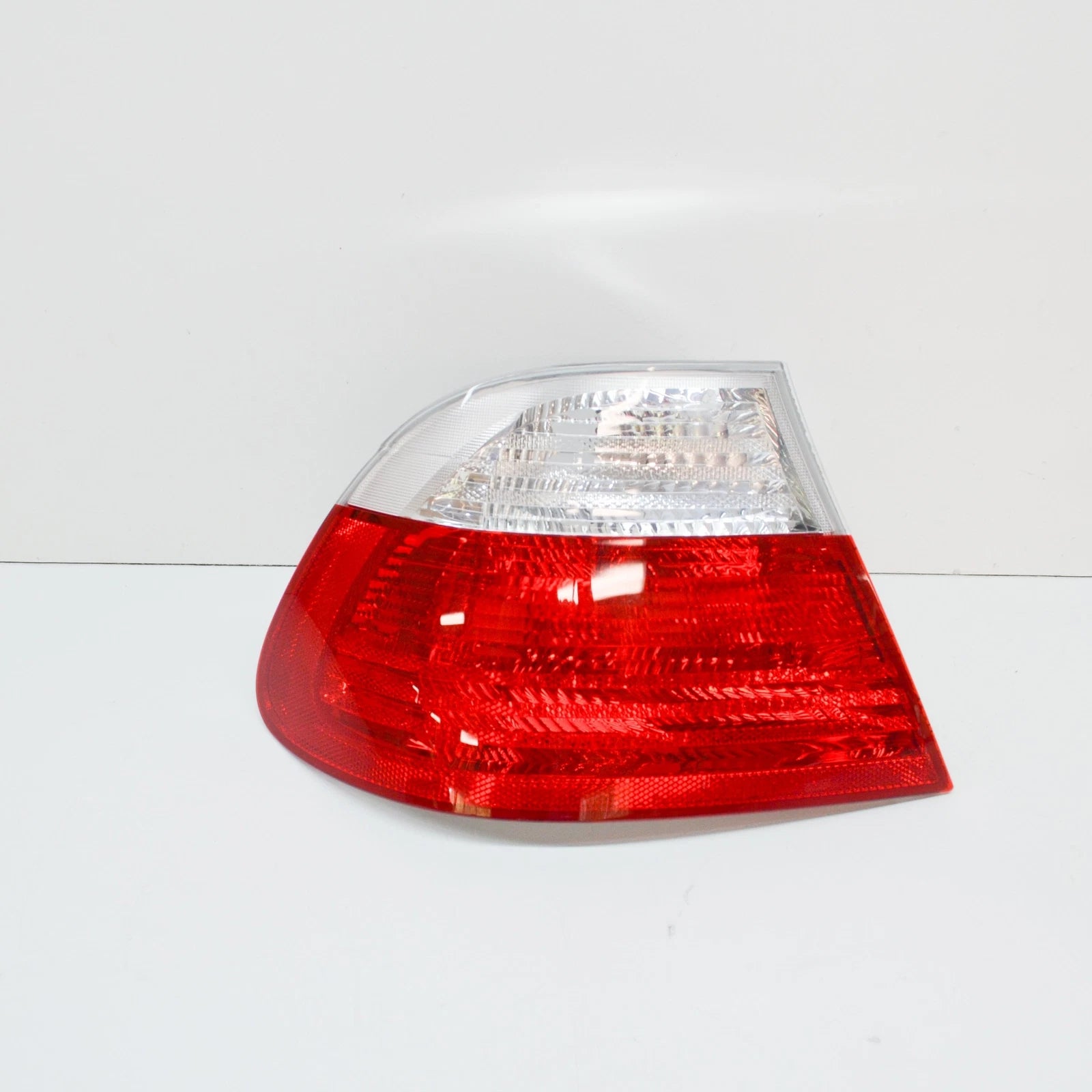 NEW BMW 3 E46 REAR LEFT TAILLIGHT 63218383825 8383825 ORIGINAL