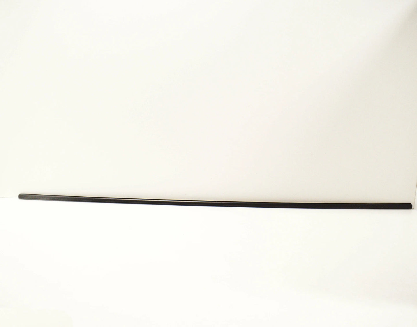 NEW BMW X5 E53 FRONT UPPER WINDSHIELD MOULDING TRIM SEAL 51317182004