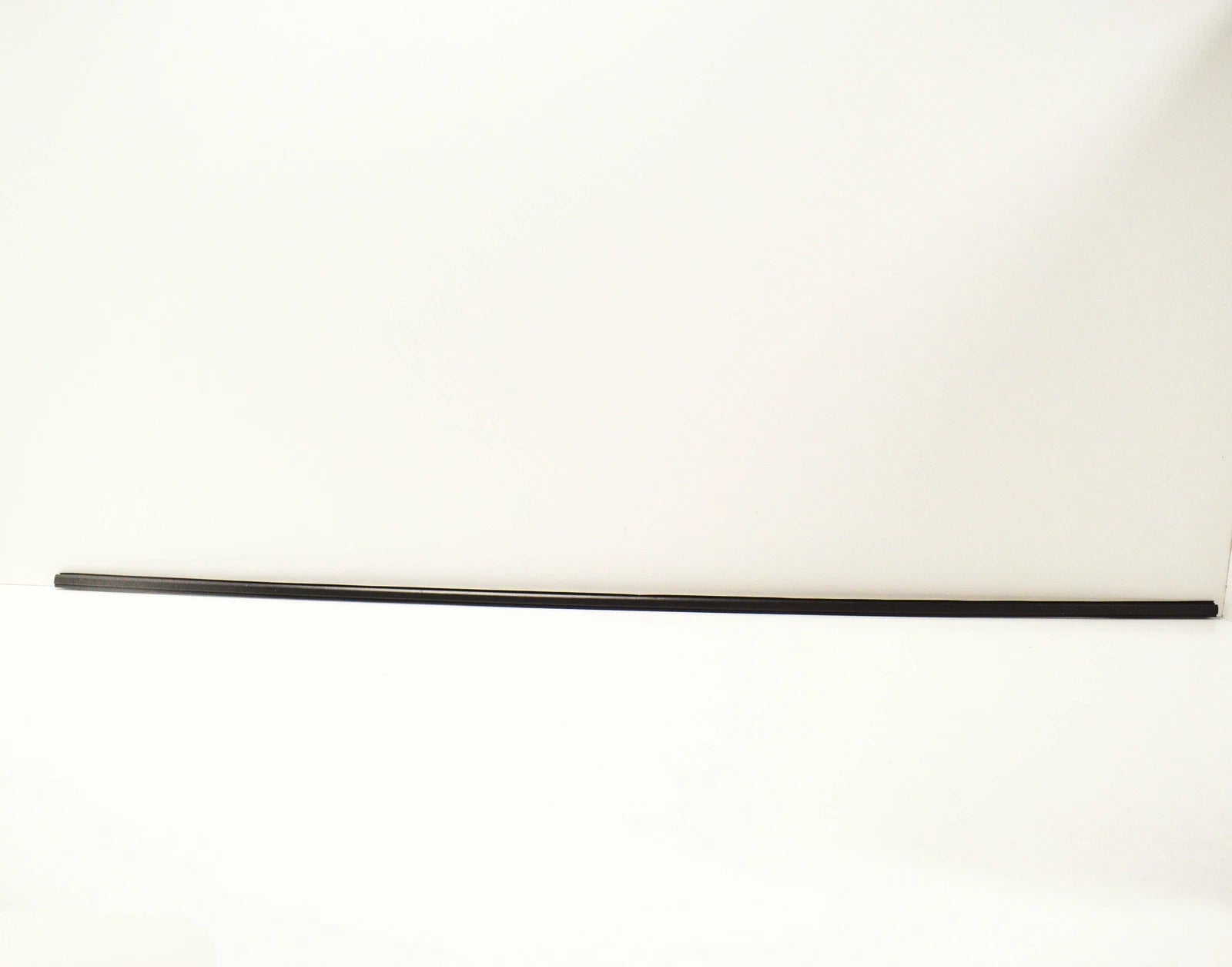 NEW BMW X5 E53 FRONT UPPER WINDSHIELD MOULDING TRIM SEAL 51317182004