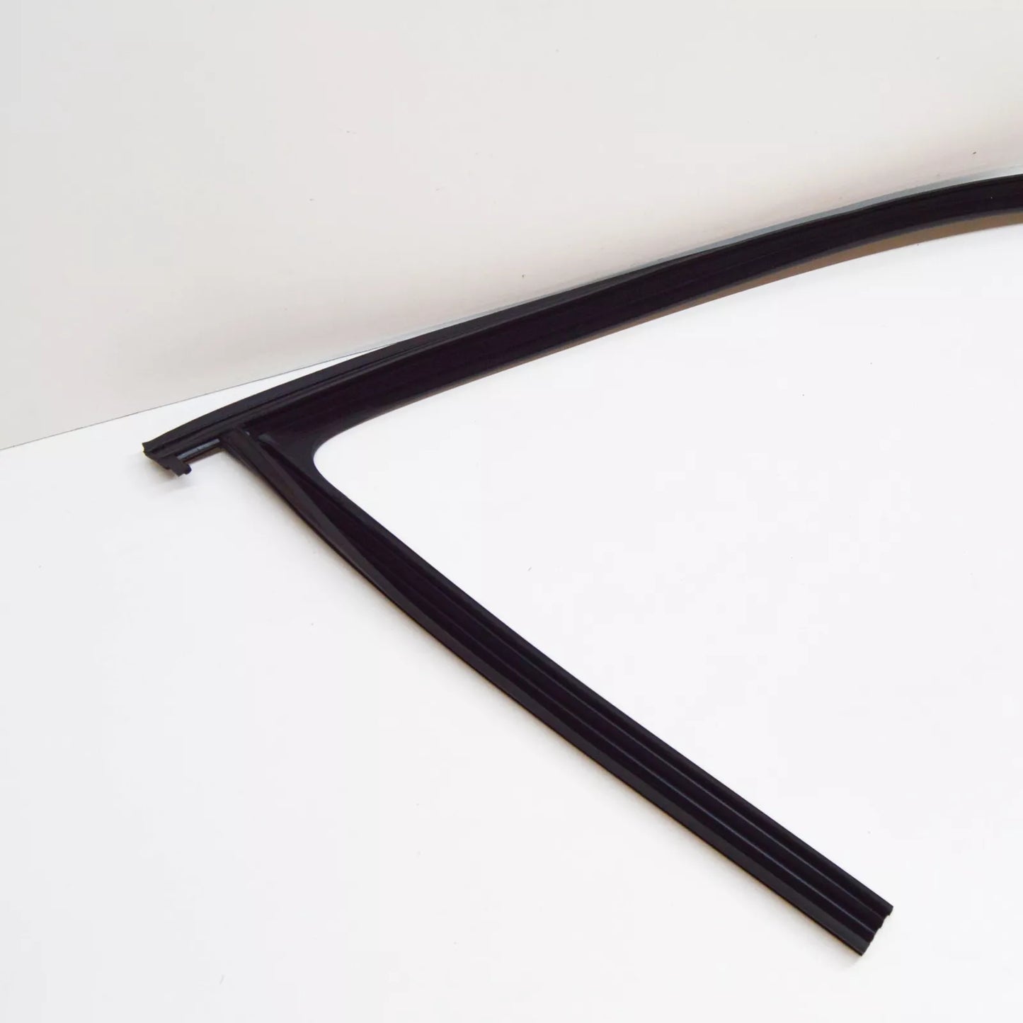 NEW VOLKSWAGEN TIGUAN MK1 FRONT RIGHT DOOR WINDOW GUIDE 5N0837432G5AP ORIGINAL