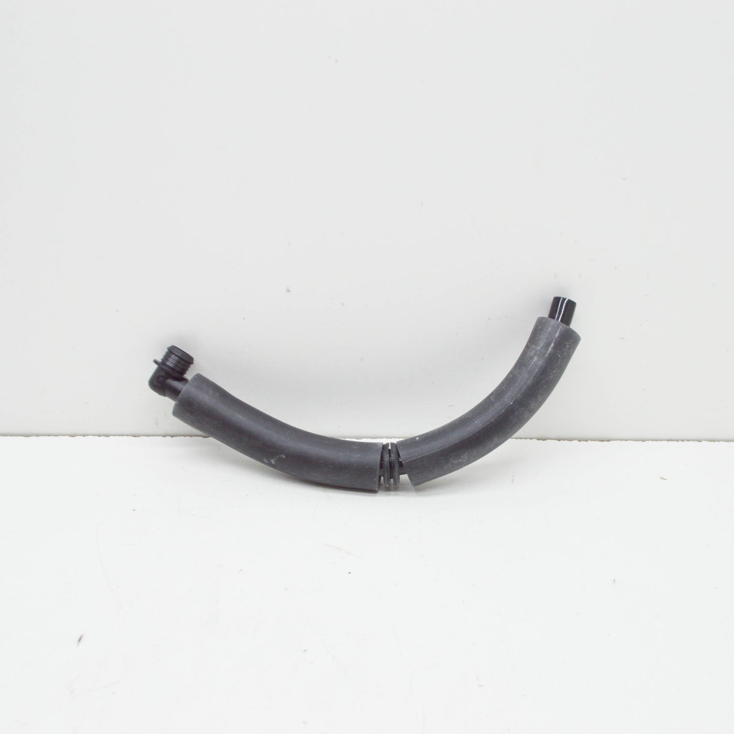 NEW MERCEDES-BENZ E W124 ENGINE BREATHER HOSE A6030100370 ORIGINAL