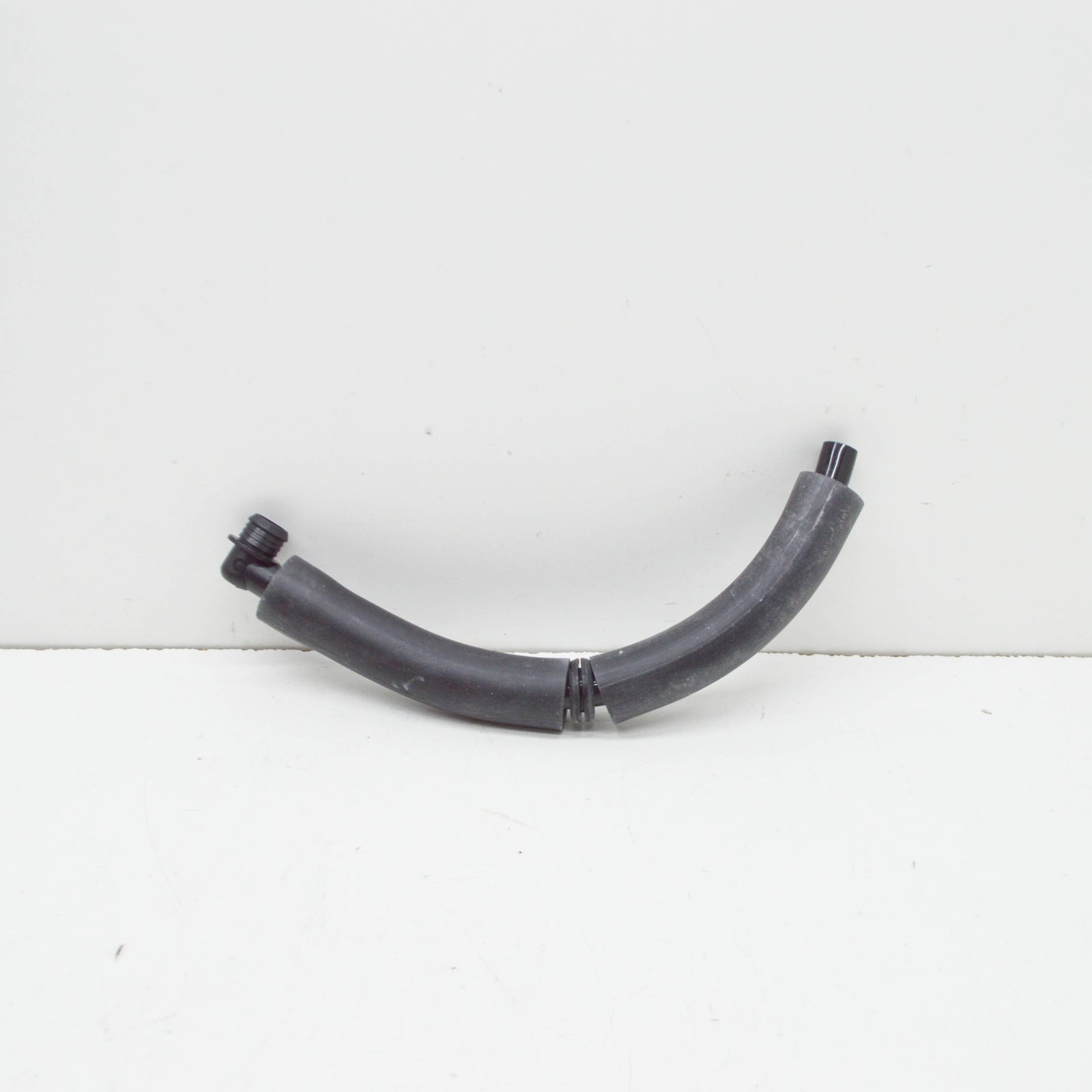 NEW MERCEDES-BENZ E W124 ENGINE BREATHER HOSE A6030100370 ORIGINAL