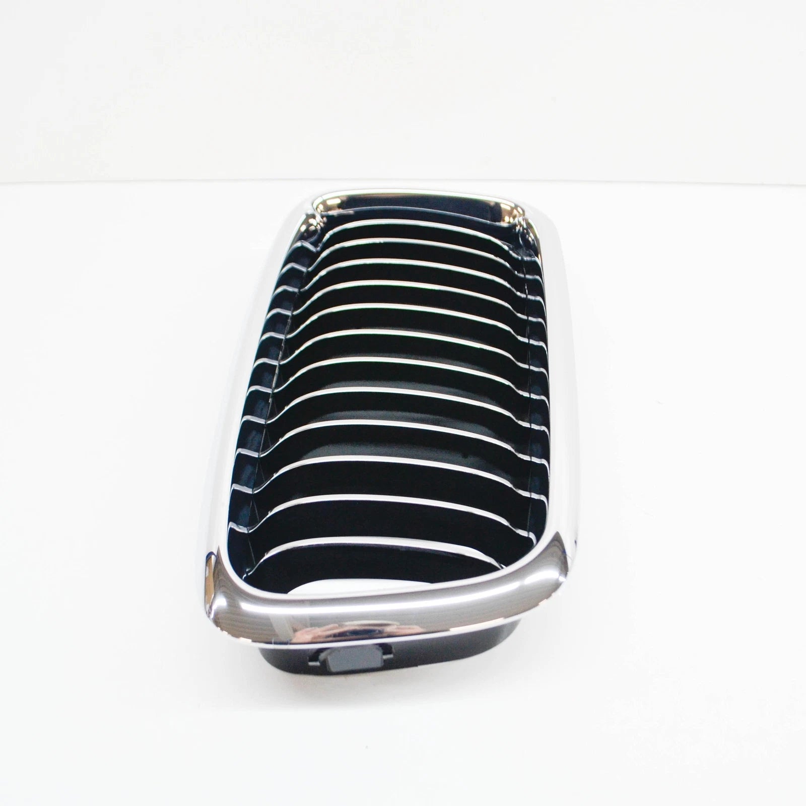 NEW BMW E38 FRONT RADIATOR KIDNEY CHROME GRILLE RIGHT 8231596 51138231596