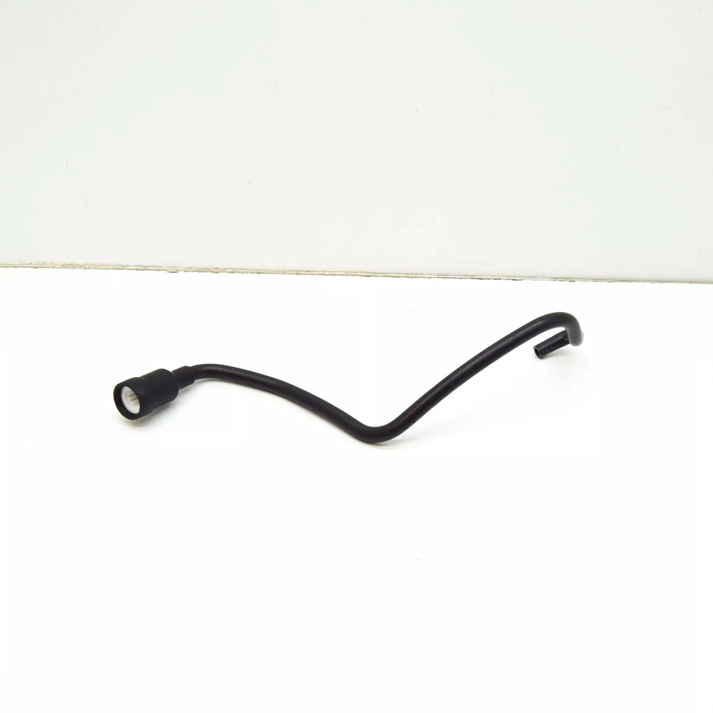 NEW AUDI A4 B8 RIGHT HEADLIGHT DRAIN TUBE 8T0941718D ORIGINAL