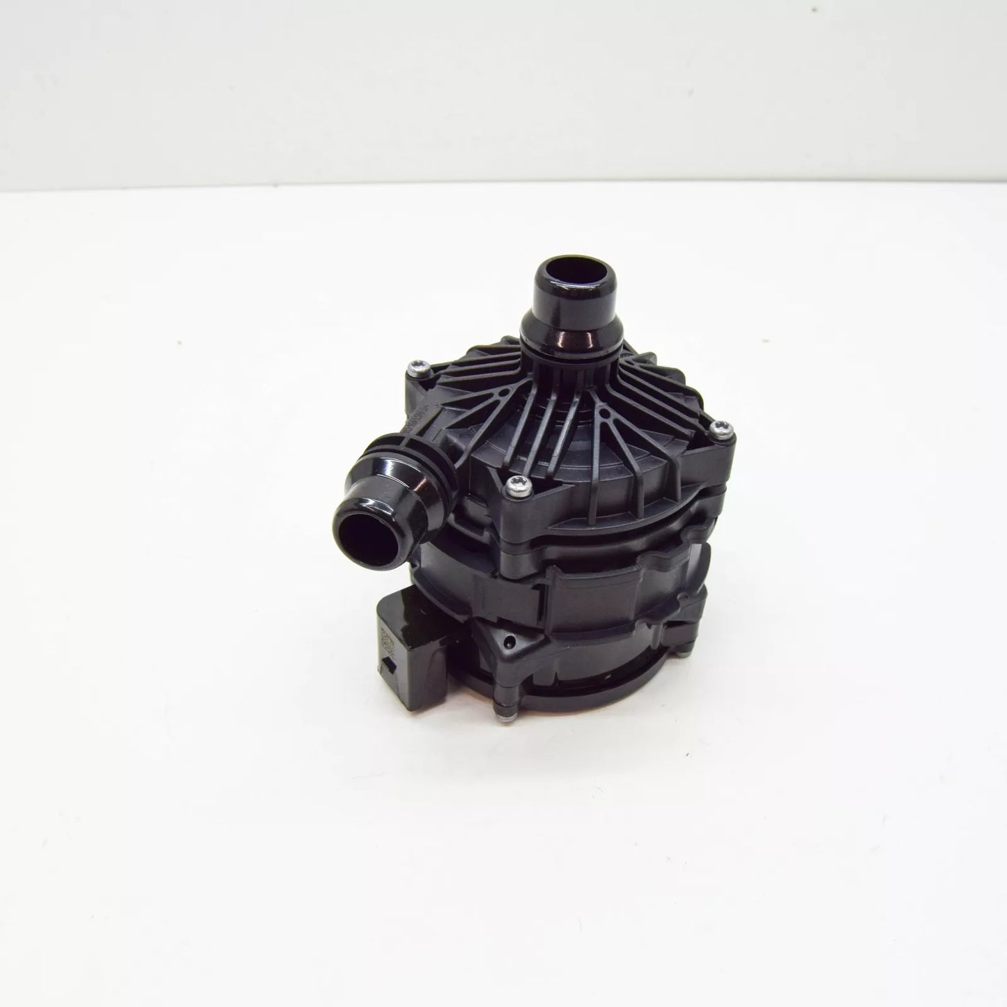 NEW MERCEDES-BENZ EQE V295 AUXILIARY WATER PUMP A0005004900 ORIGINAL