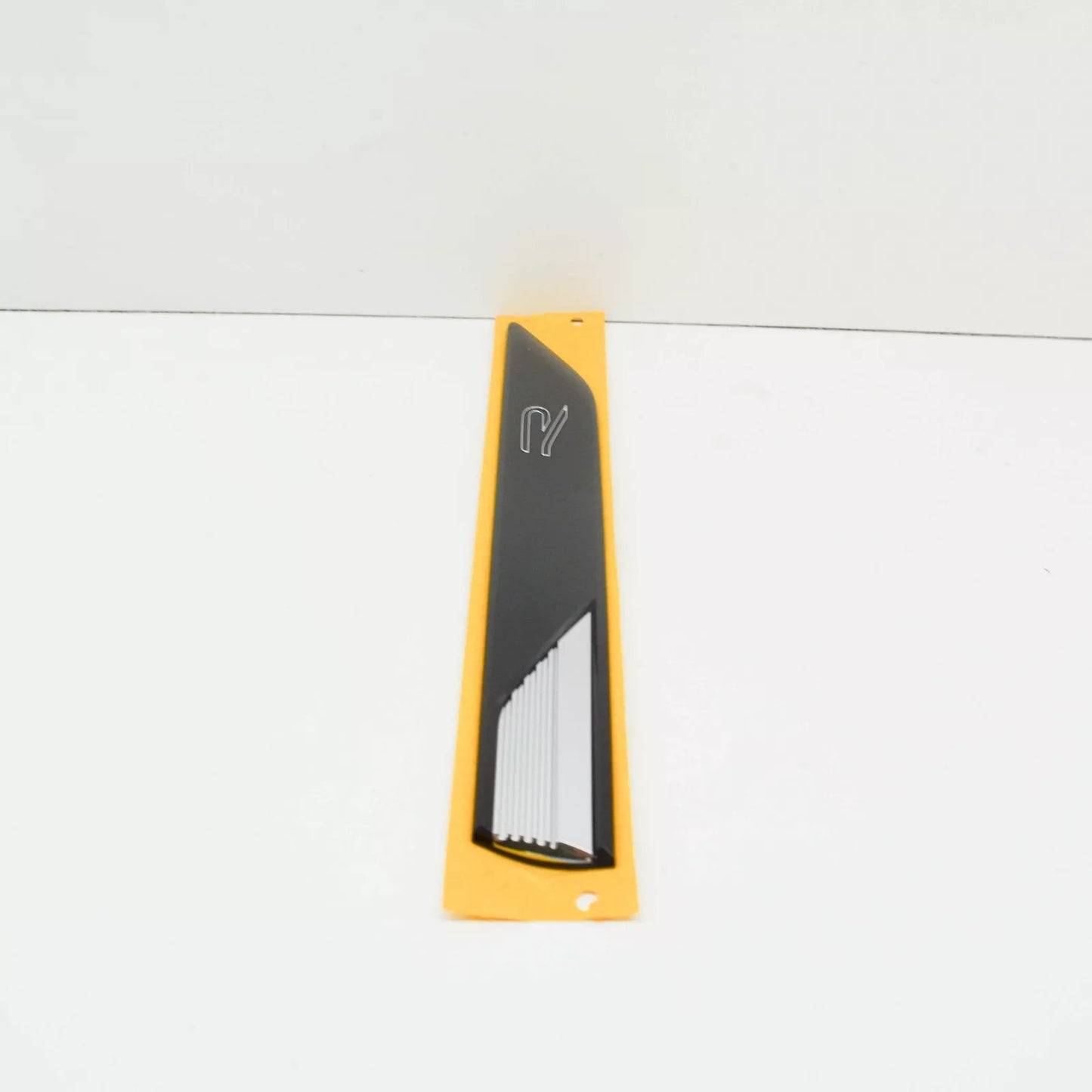 NEW VW TIGUAN AD MK2 FRONT LEFT SIDE R-LINE BADGE 5NA853688KDPJ ORIGINAL