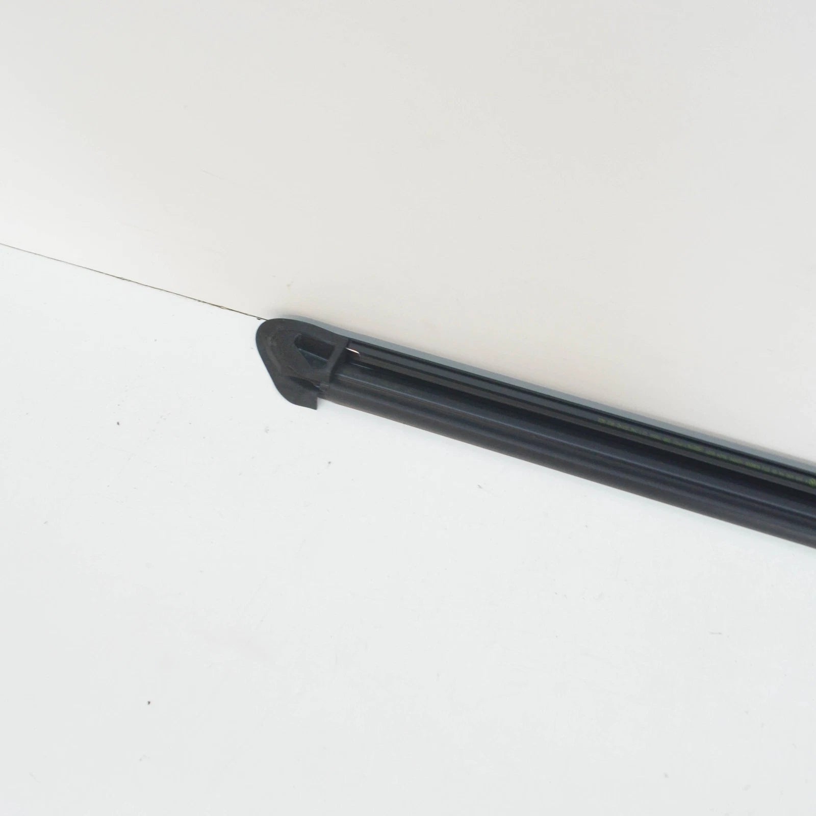 NEW MERCEDES-BENZ GL X164 REAR RIGHT SIDE WINDOW MOLDING A1646905480 ORIGINAL