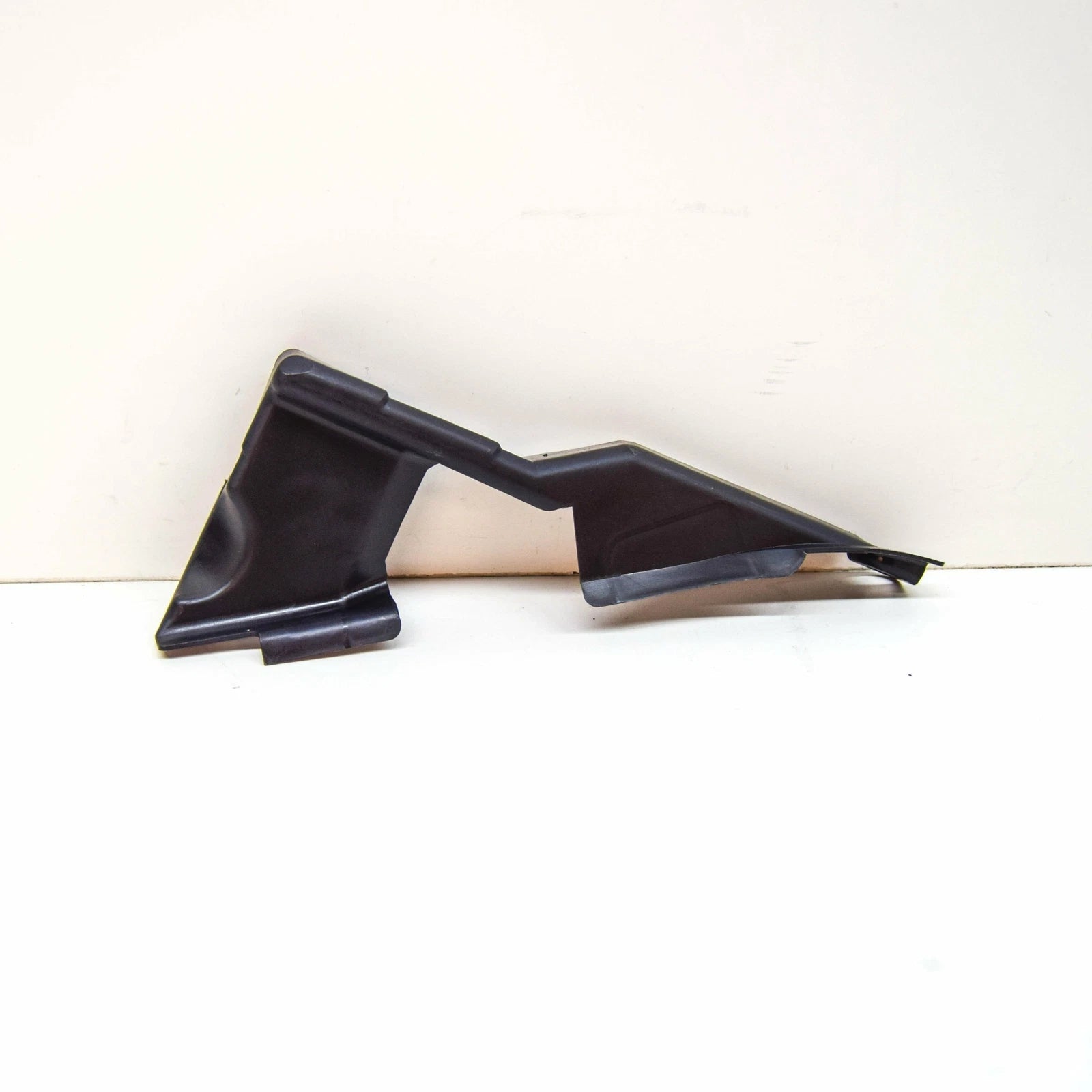 NEW BMW 5 E39 REAR LEFT ENGINE SUPPORT COVER 51718222129 8222129