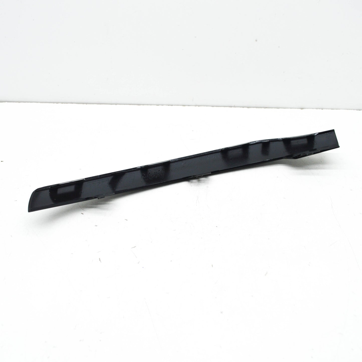 NEW MB GLC C253 FRONT RIGHT BUMPER LOWER MOULDING A2538855400 ORIGINAL