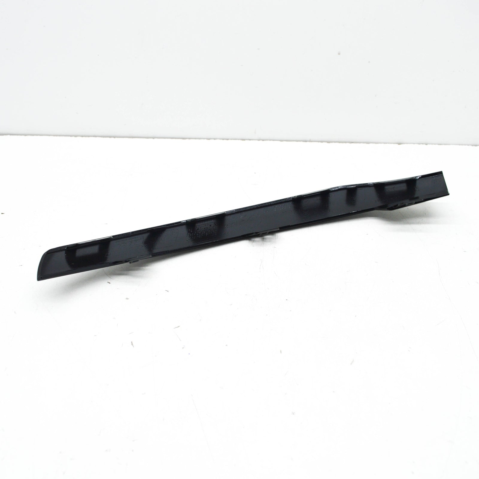 NEW MB GLC C253 FRONT RIGHT BUMPER LOWER MOULDING A2538855400 ORIGINAL