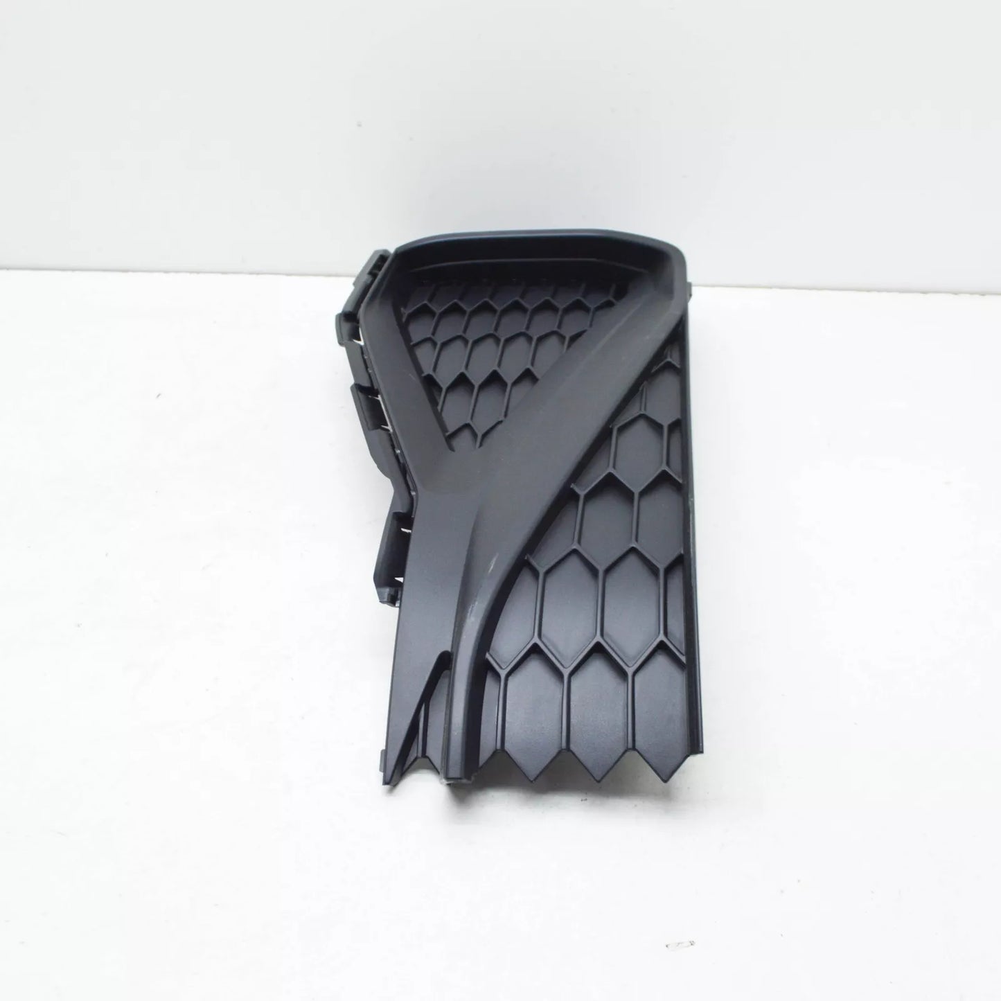 NEW VOLKSWAGEN PASSAT B8 FRONT LEFT BUMPER GRILLE 561853665AC9B9