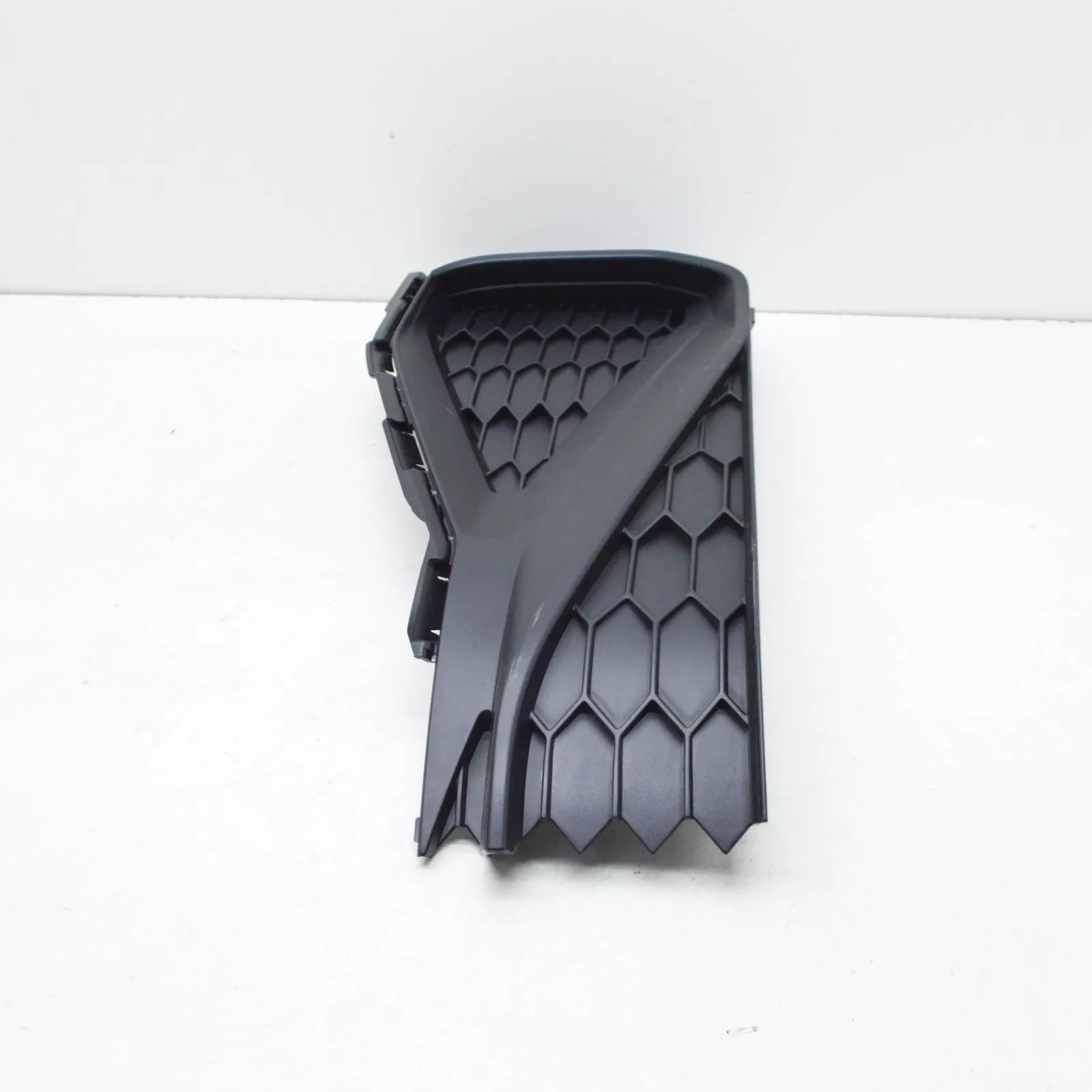 NEW VOLKSWAGEN PASSAT B8 FRONT LEFT BUMPER GRILLE 561853665AC9B9