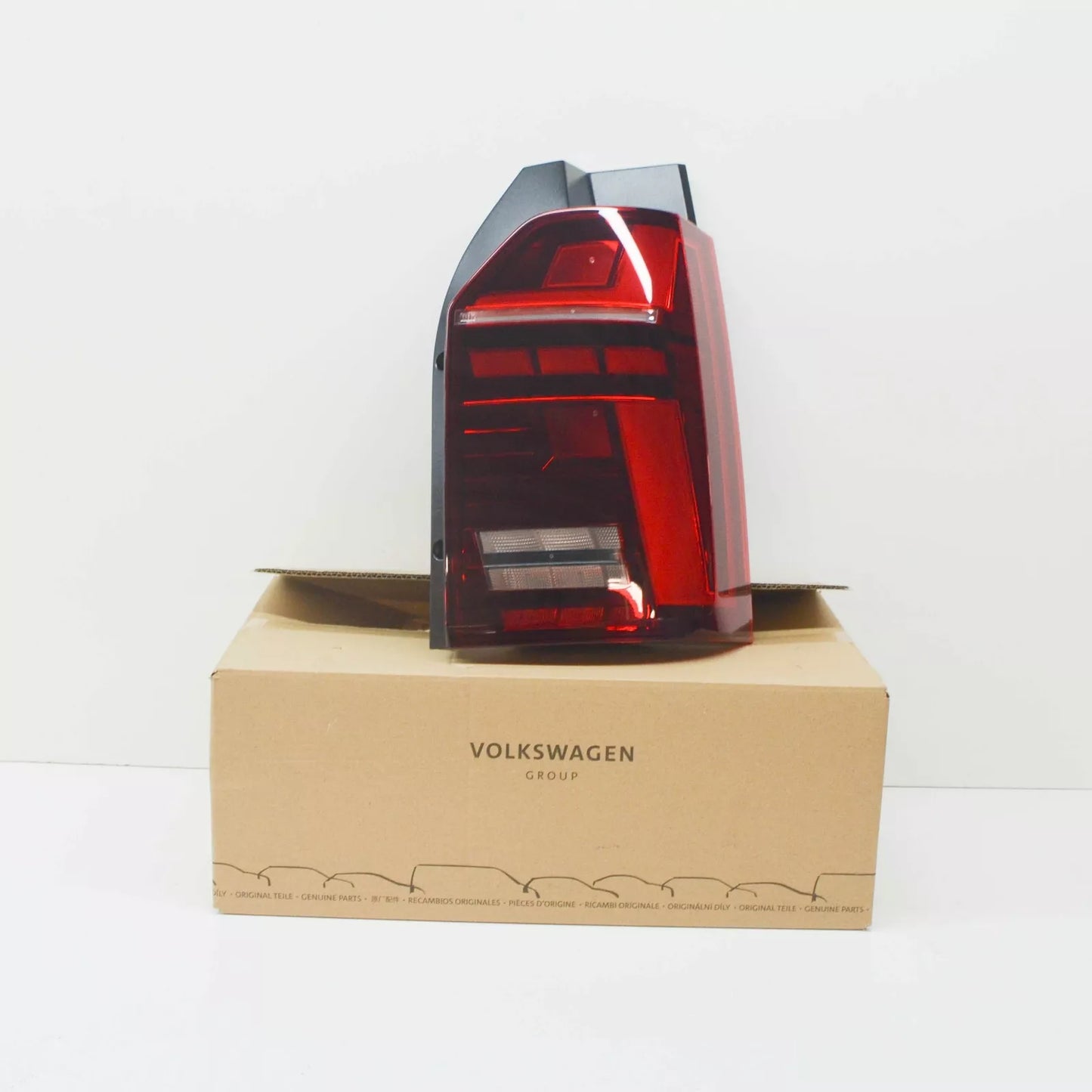 NEW VW MULTIVAN TRANSPORTER REAR RIGHT TAILLIGHT 7LA945208C ORIGINAL