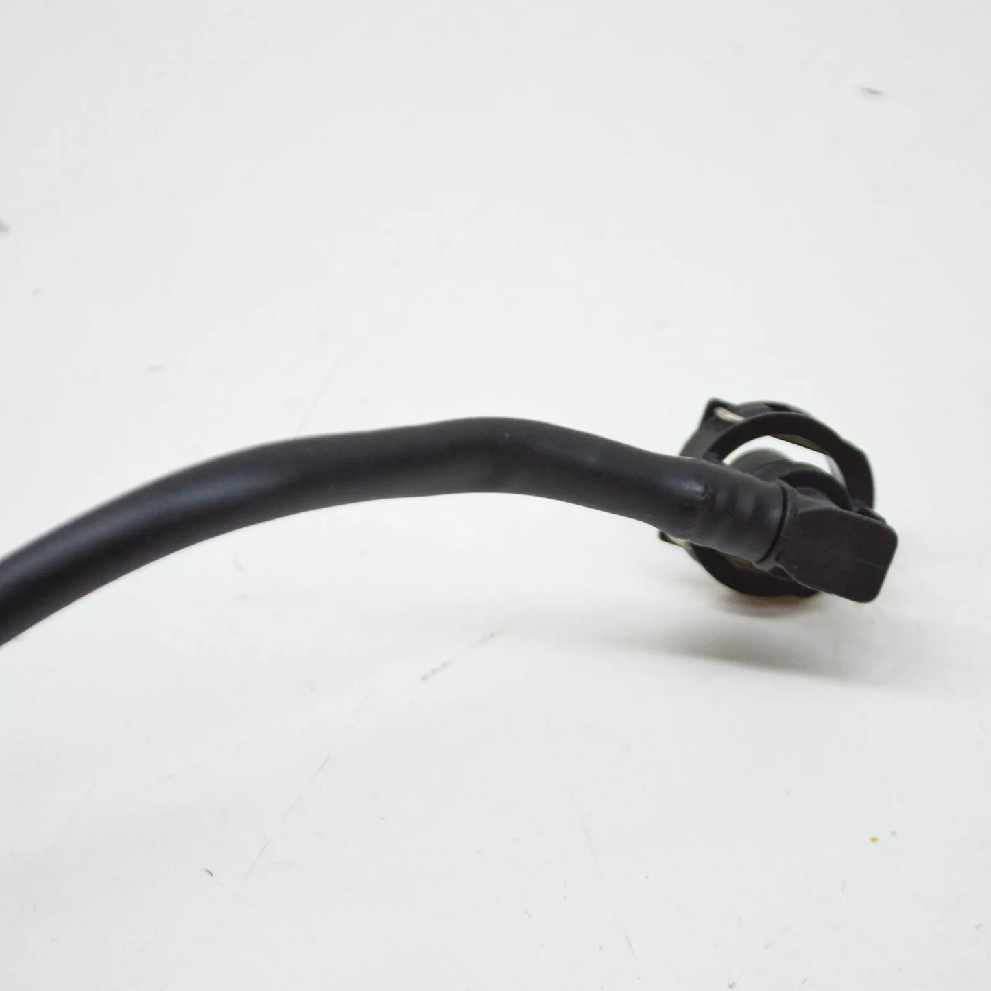 NEW MERCEDES-BENZ A W176 ENGINE COOLANT RESERVOIR HOSE A2465010325