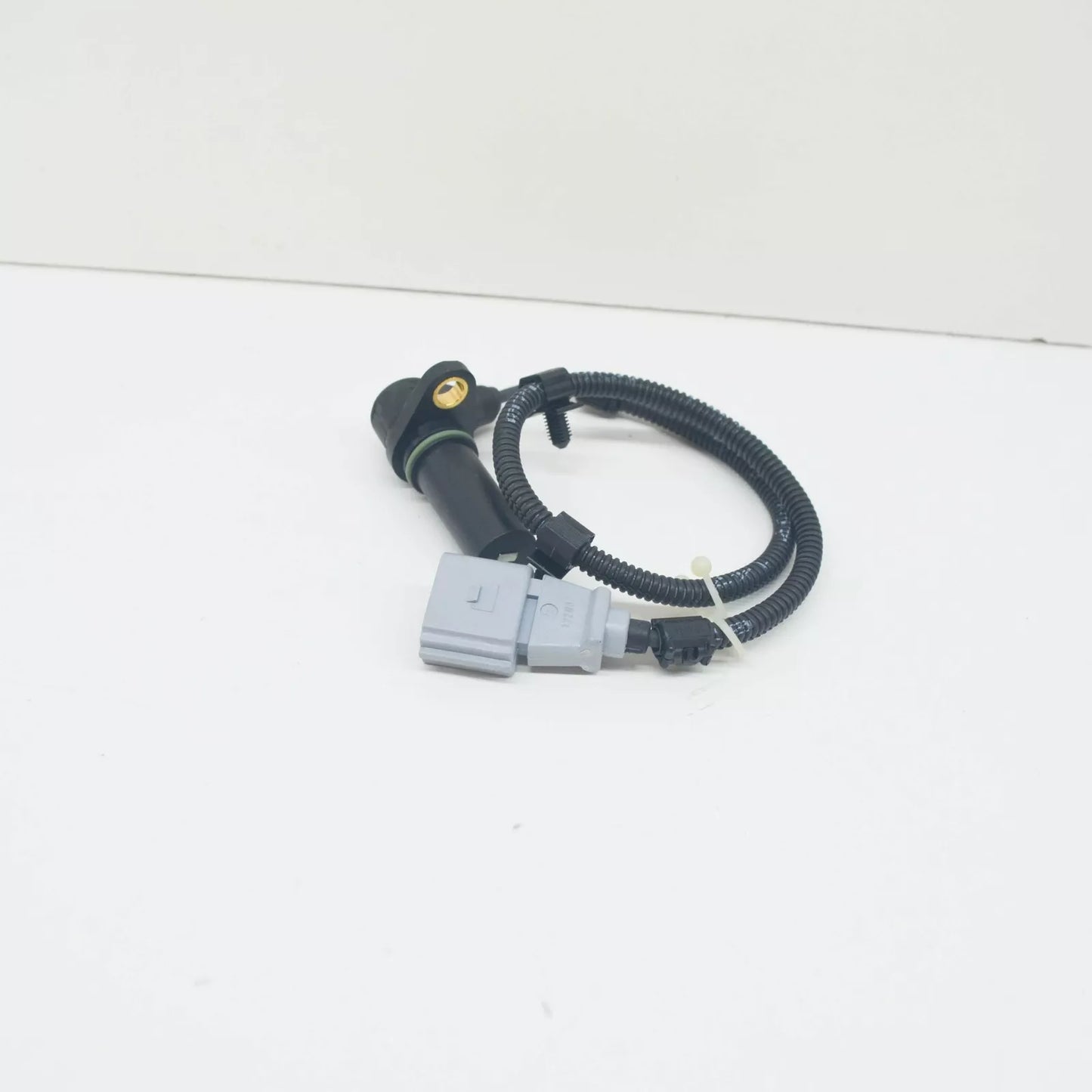 NEW VW TOUAREG 7L ENGINE SPEED SENSOR 070957147