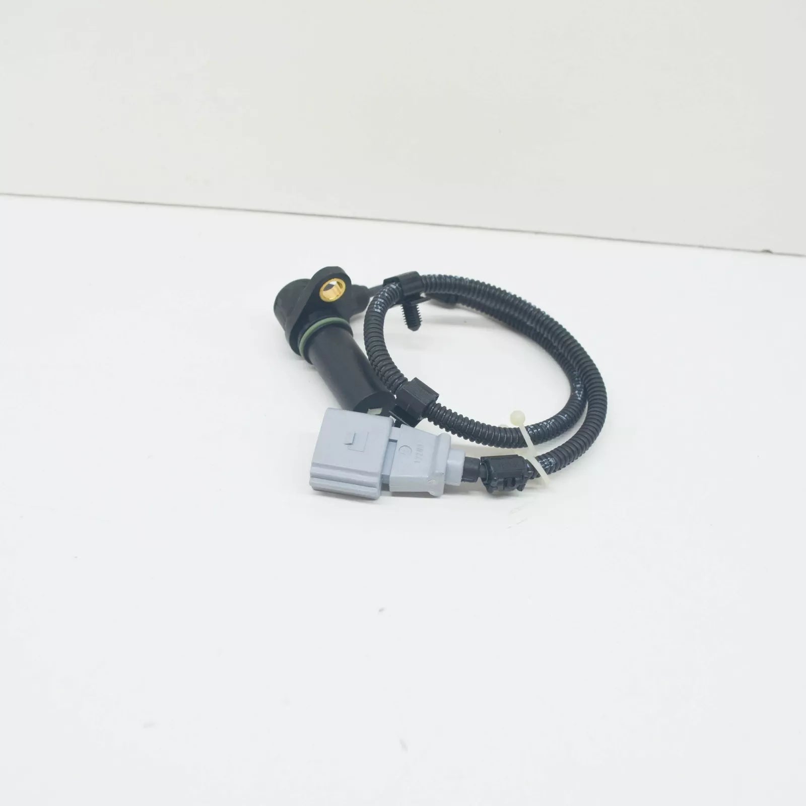 NEW VW TOUAREG 7L ENGINE SPEED SENSOR 070957147