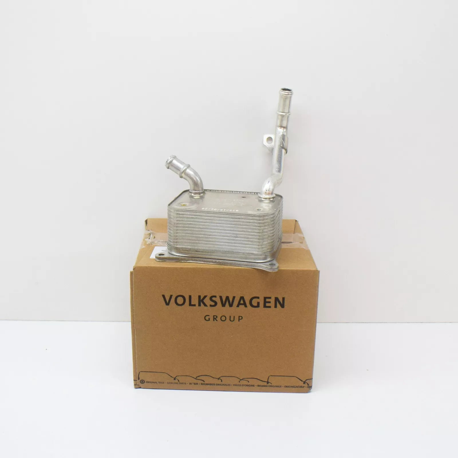 NEW AUDI A4 8E B6 ENGINE OIL COOLER 079117021M ORIGINAL