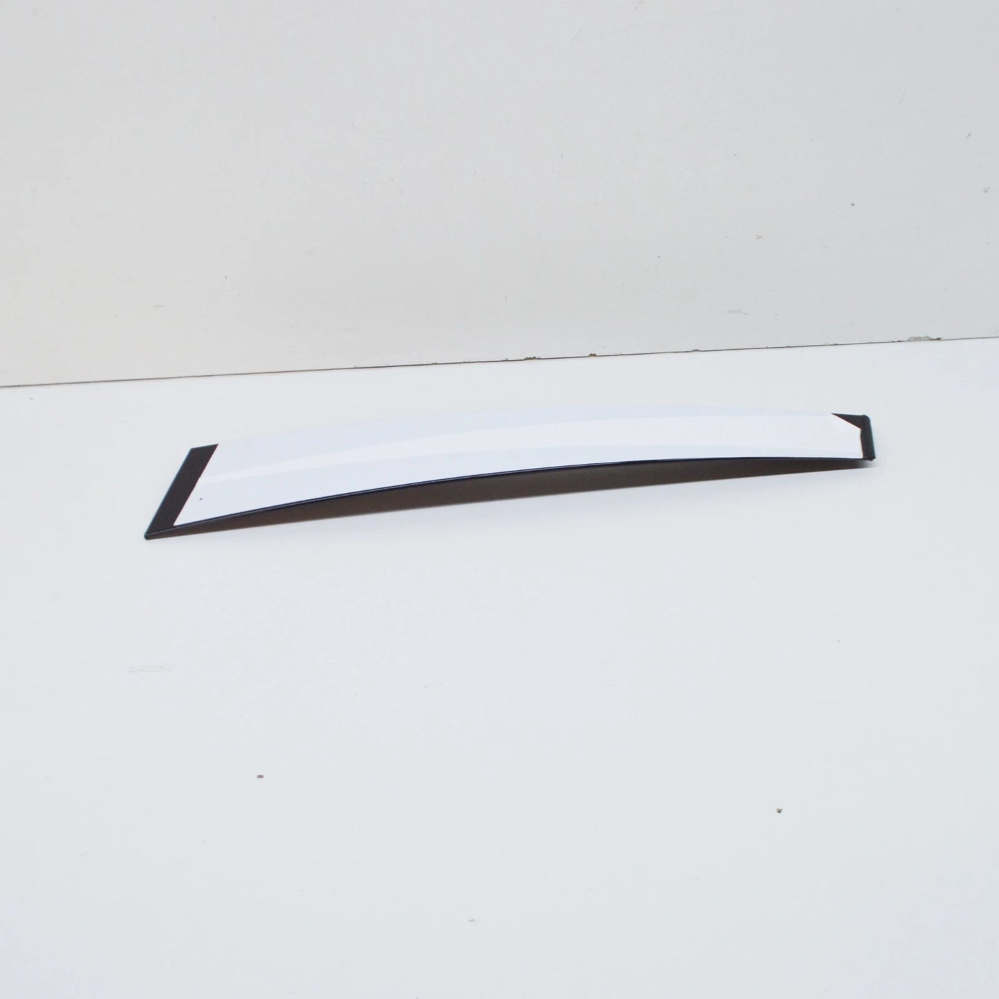 NEW MB E-CLASS W211 FRONT RIGHT DOOR EXTERIOR B-PILLAR TRIM A2116903287