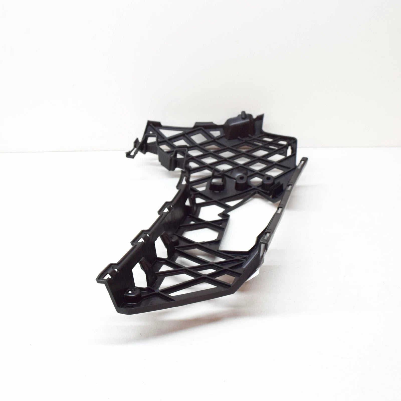 NEW VOLKSWAGEN PASSAT B8 FRONT BUMPER LEFT GUIDE PIECE 3G0807177 ORIGINAL