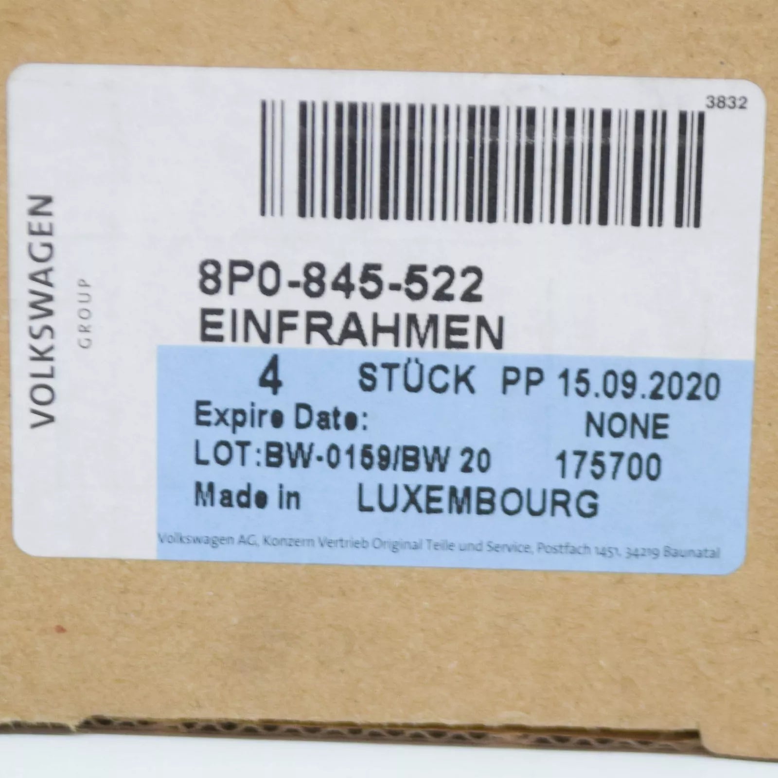 NEW AUDI A3 8P FRONT WINDSIELD UPPER MOLDING 8P0845522