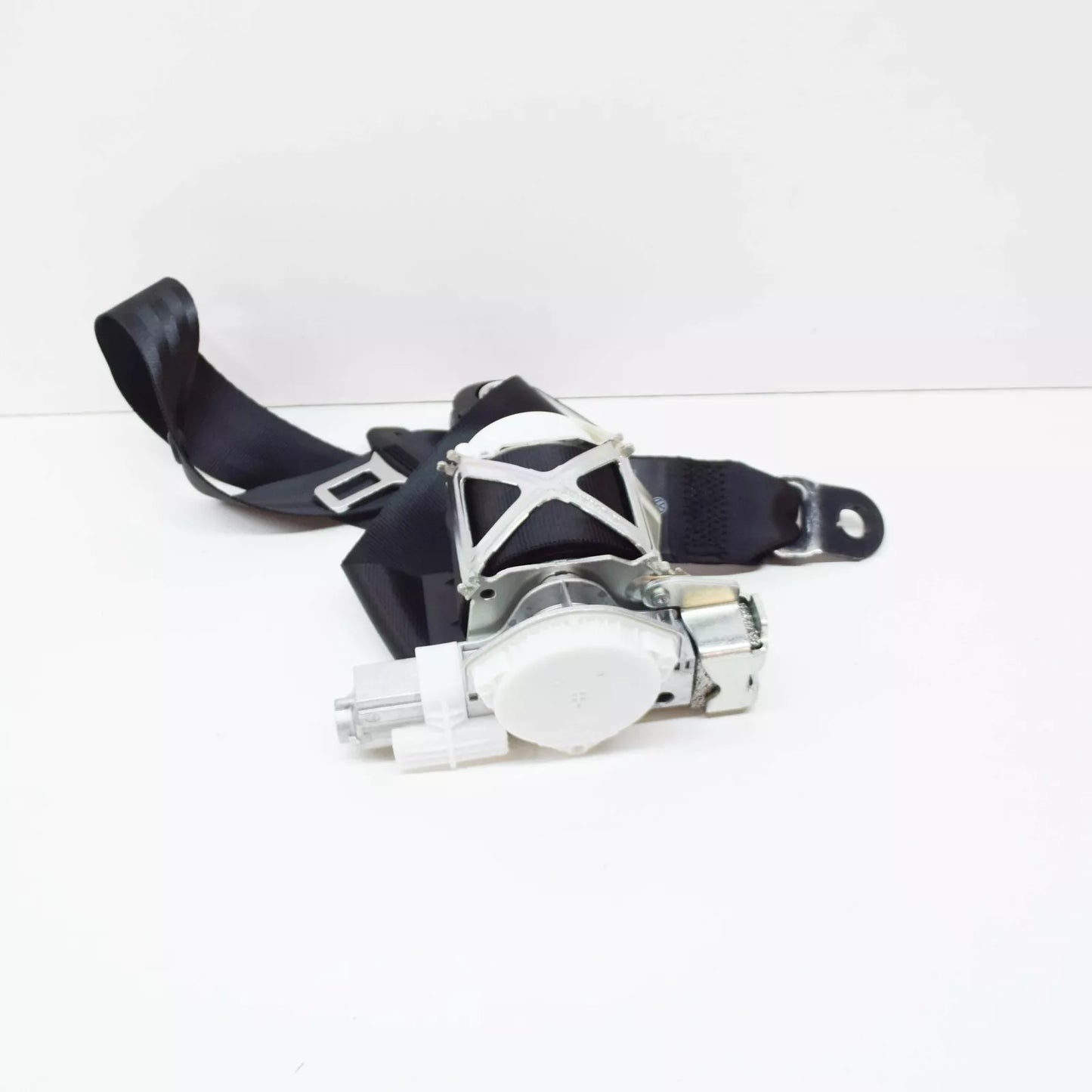 NEW VOLKSWAGEN AMAROK FRONT RIGHT SEAT BELT RHD 2H0857806DRAA ORIGINAL