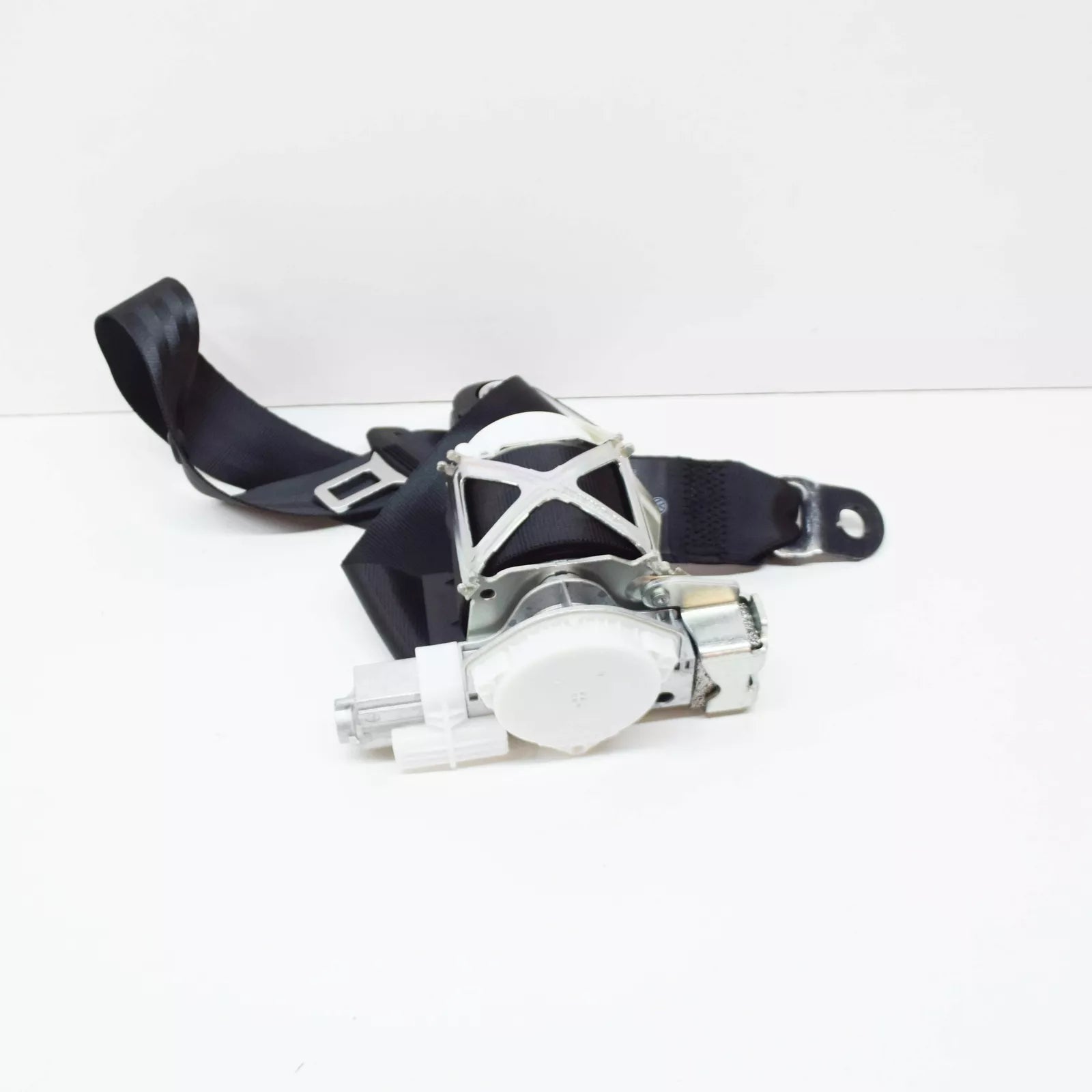 NEW VOLKSWAGEN AMAROK FRONT RIGHT SEAT BELT RHD 2H0857806DRAA ORIGINAL