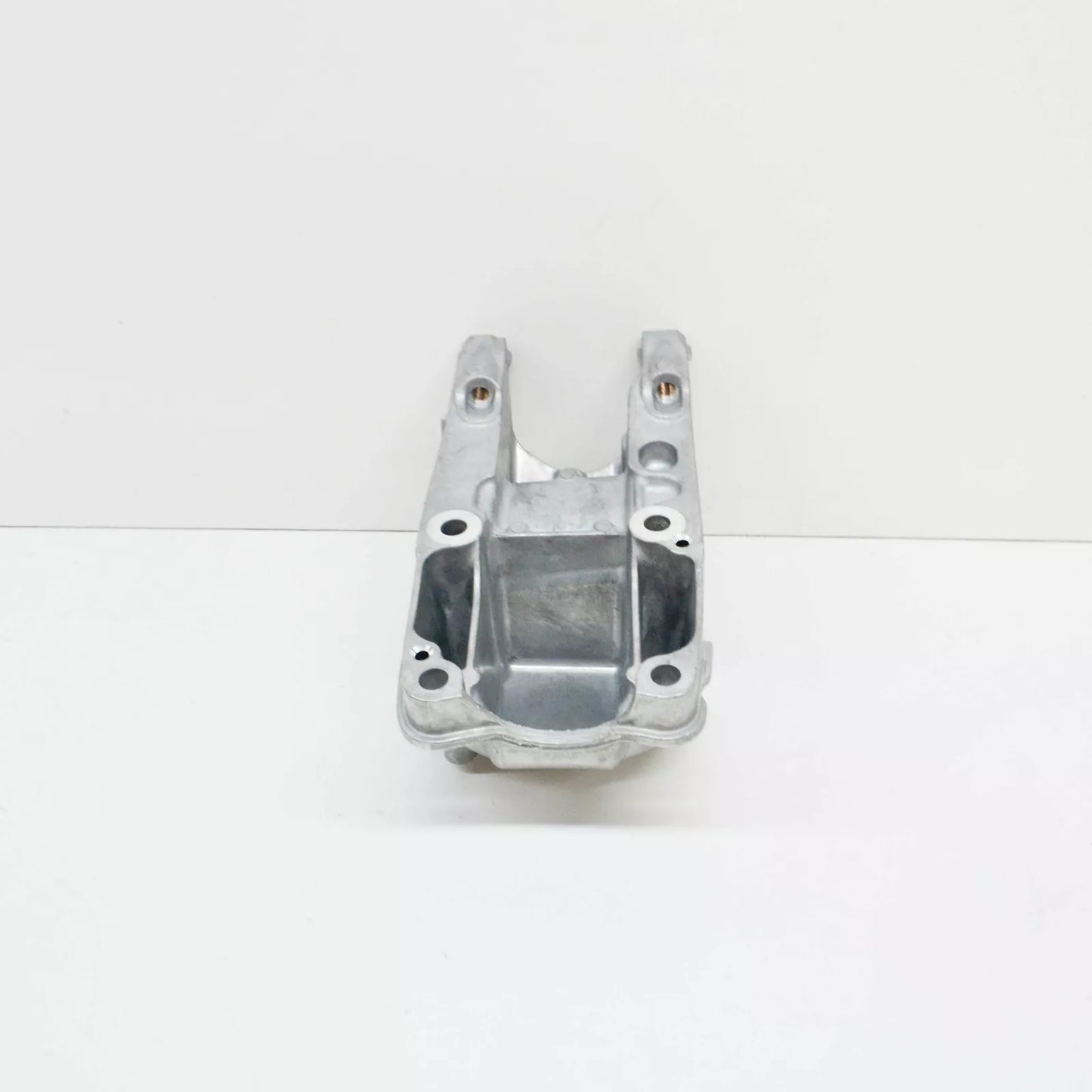 NEW MERCEDES-BENZ CLA C117 ENGINE REAR BOTTOM RIGHT SUPPORT A2702230138 ORIGINAL