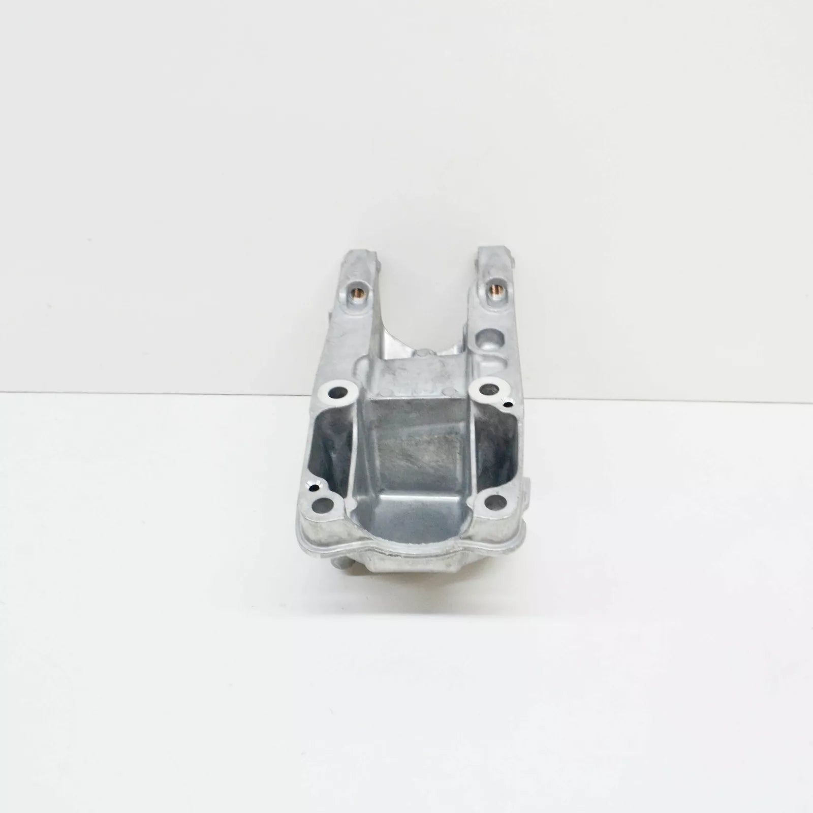 NEW MERCEDES-BENZ CLA C117 ENGINE REAR BOTTOM RIGHT SUPPORT A2702230138 ORIGINAL