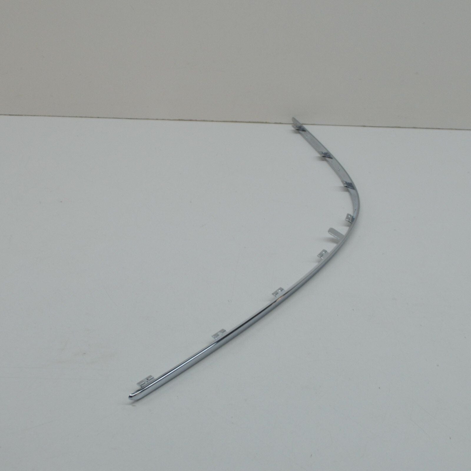 NEW MB CLS C218 FRONT BUMPER RIGHT CHROME MOULDING TRIM A2188850221 ORIGINAL