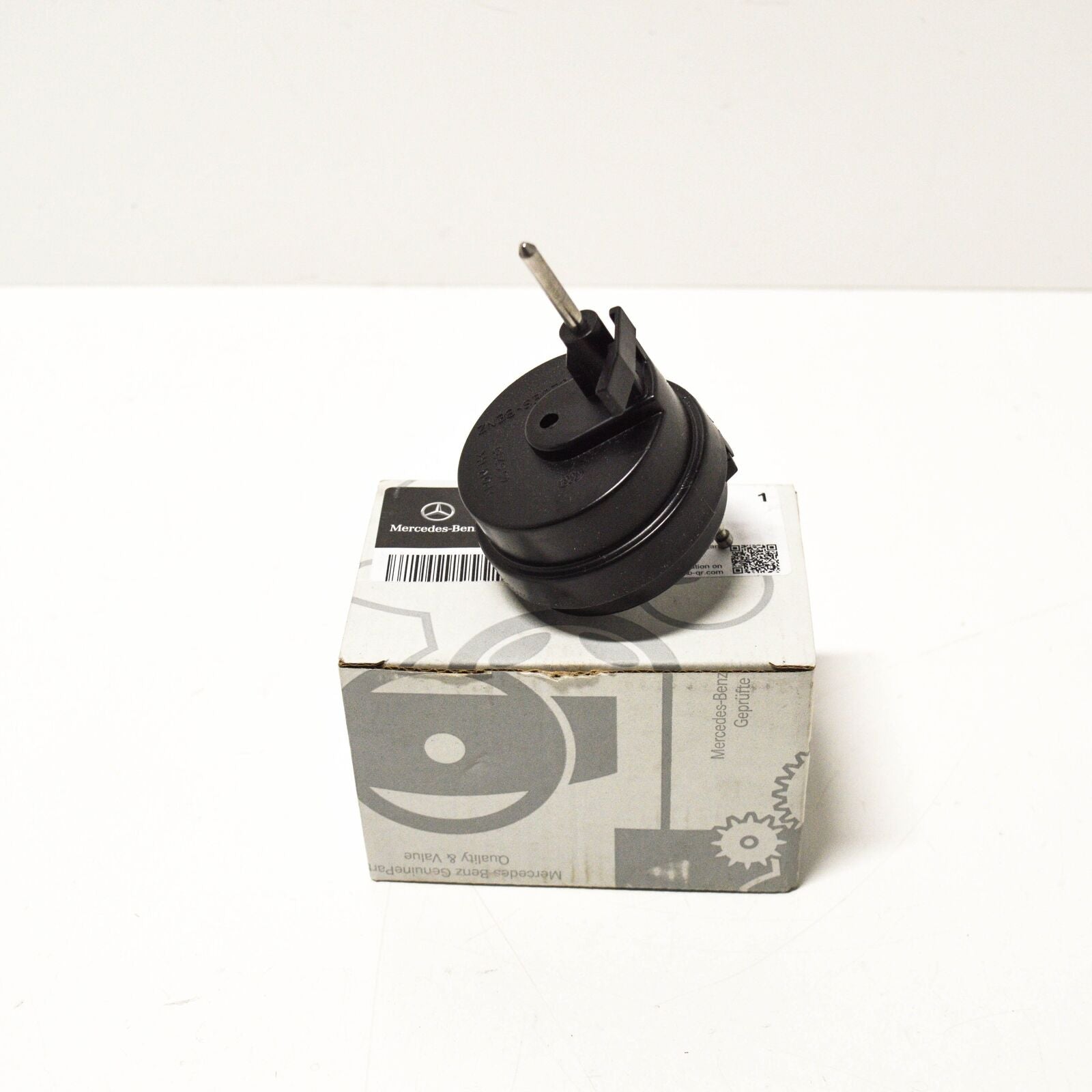 NEW MERCEDES-BENZ SL R230 FUEL TANK CAP LOCK A2308000275 ORIGINAL